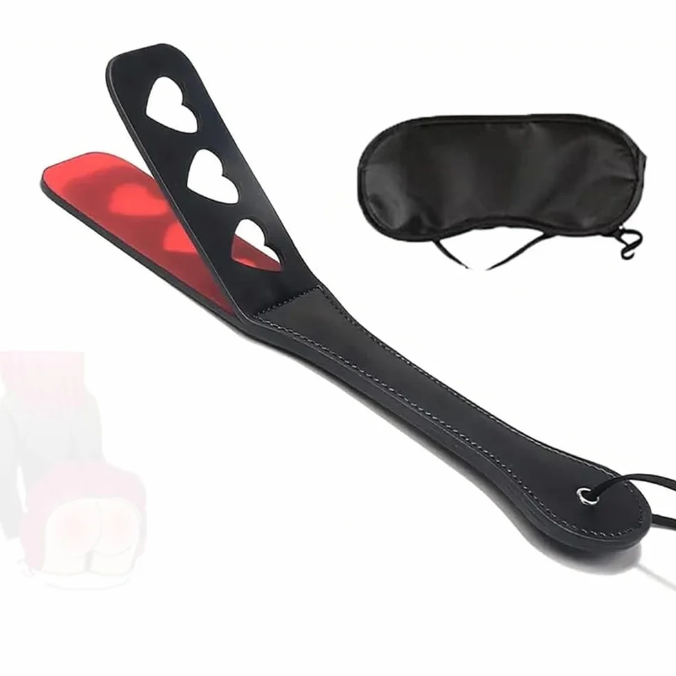 Gioco di punizione con sculacciate e maschera per gli occhi Coppia d'amore