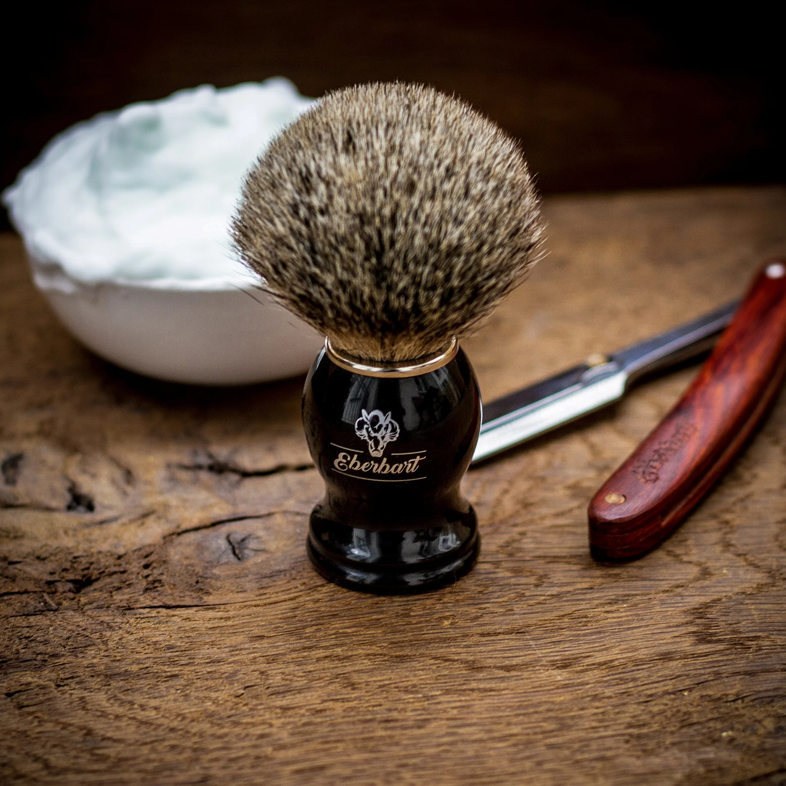 Pennello barba in tasso (incl. EBook Gratuito) – Pennello da Barba Professionale di alta qualità in pelo di vero tasso con confezione regalo - per una rasatura delicata e profonda