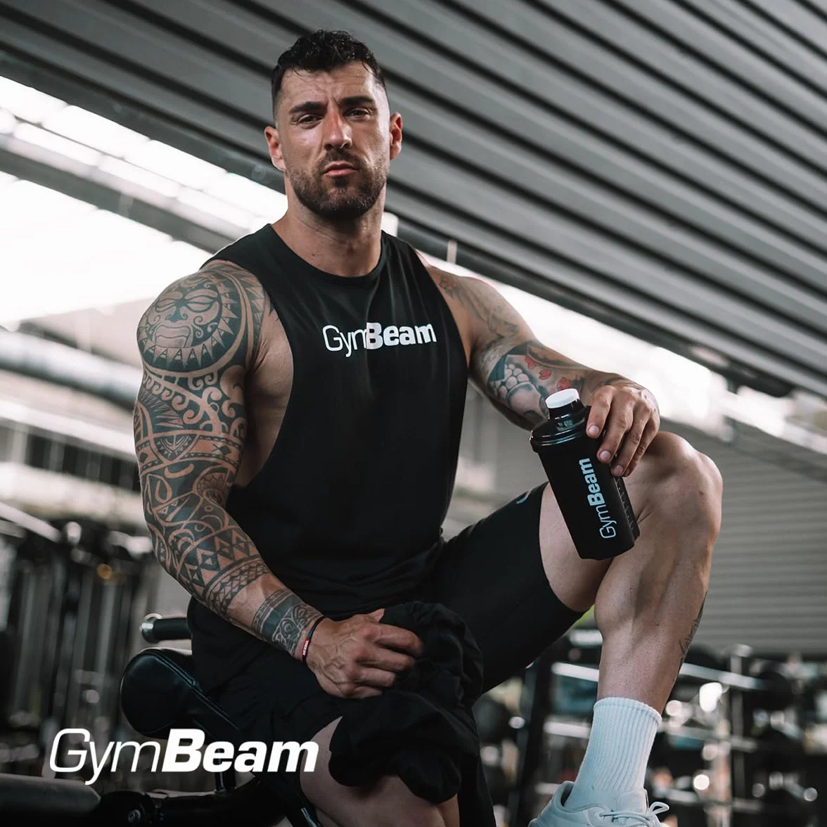 GymBeam Shaker per Proteine Premium, 700ml, con Coperchio Filettato, Adatto per Lavastoviglie, Microonde e Frigorifero, Shaker Palestra, Non Contiene BPA e DEHP (Black)