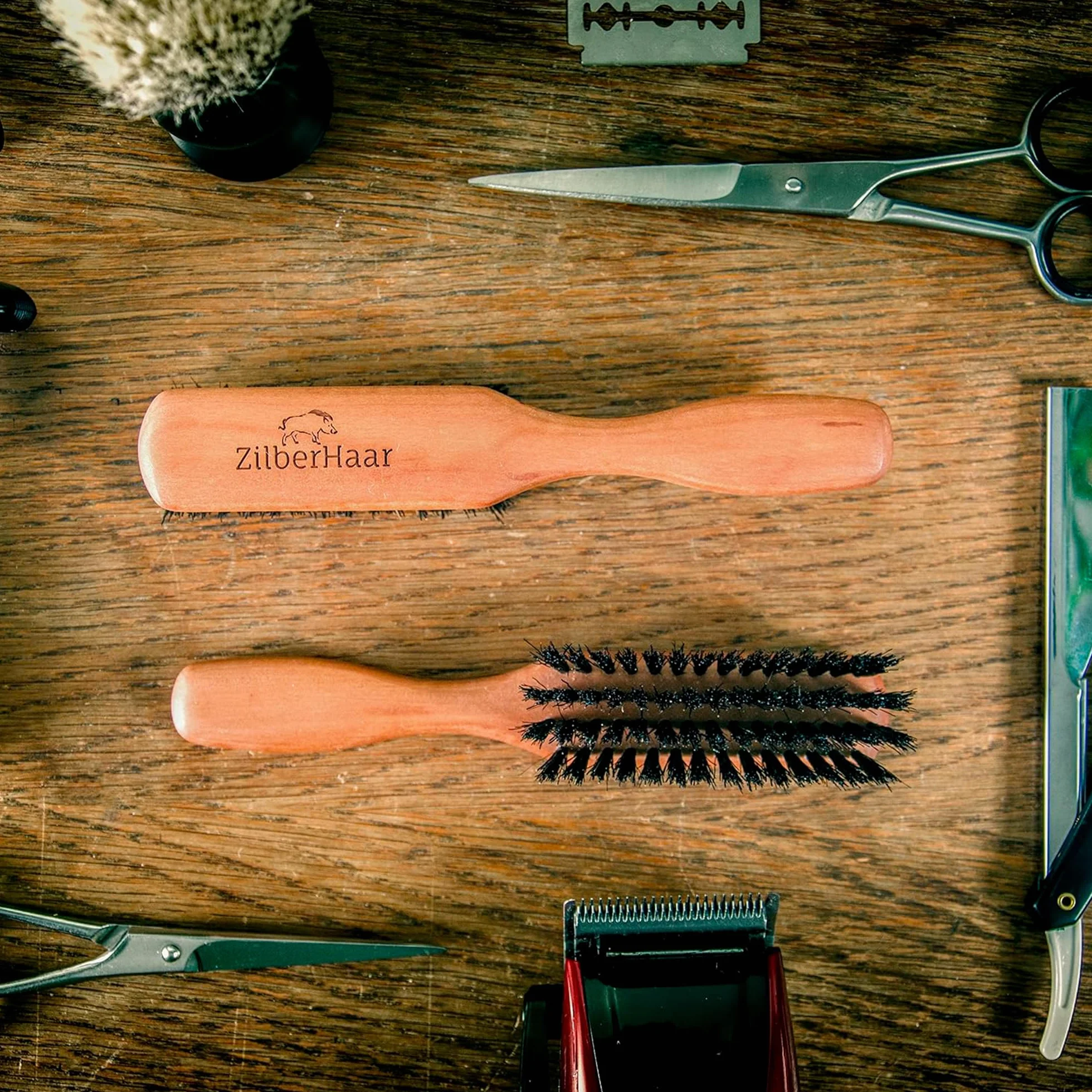 ZilberHaar - spazzola da barba (setole morbide), in setole di cinghiale e legno di pero al 100%, adatto a tutti gli oli e balsami per barba, prodotto realizzato in Germania
