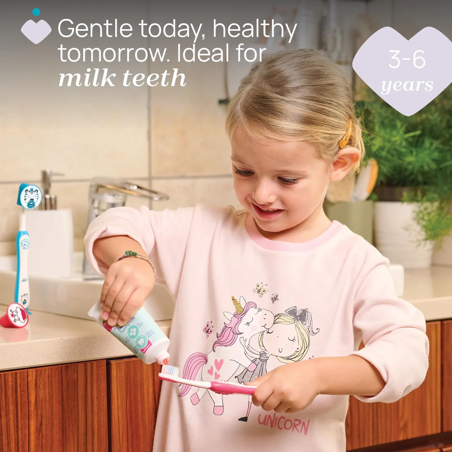 Chicco Set 2 Spazzolini da Denti per Bambini con Ventosa, Testina Arrotondata, Setole Morbide Delicate su Gengive e Dentini, Ampio Manico Antiscivolo, Coprisetole Incluso, 3-6 Anni, 2 Pezzi, Bimbo