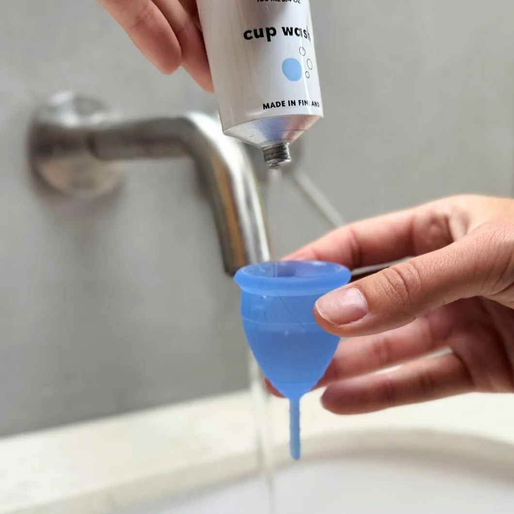 Lunette Gel per la Pulizia della Coppetta Mestruale – Gel a pH Bilanciato per Coppette e Dischi – Vegano e Sicuro per il Silicone – Formato da Viaggio – Prodotto in Finlandia, 100 ml