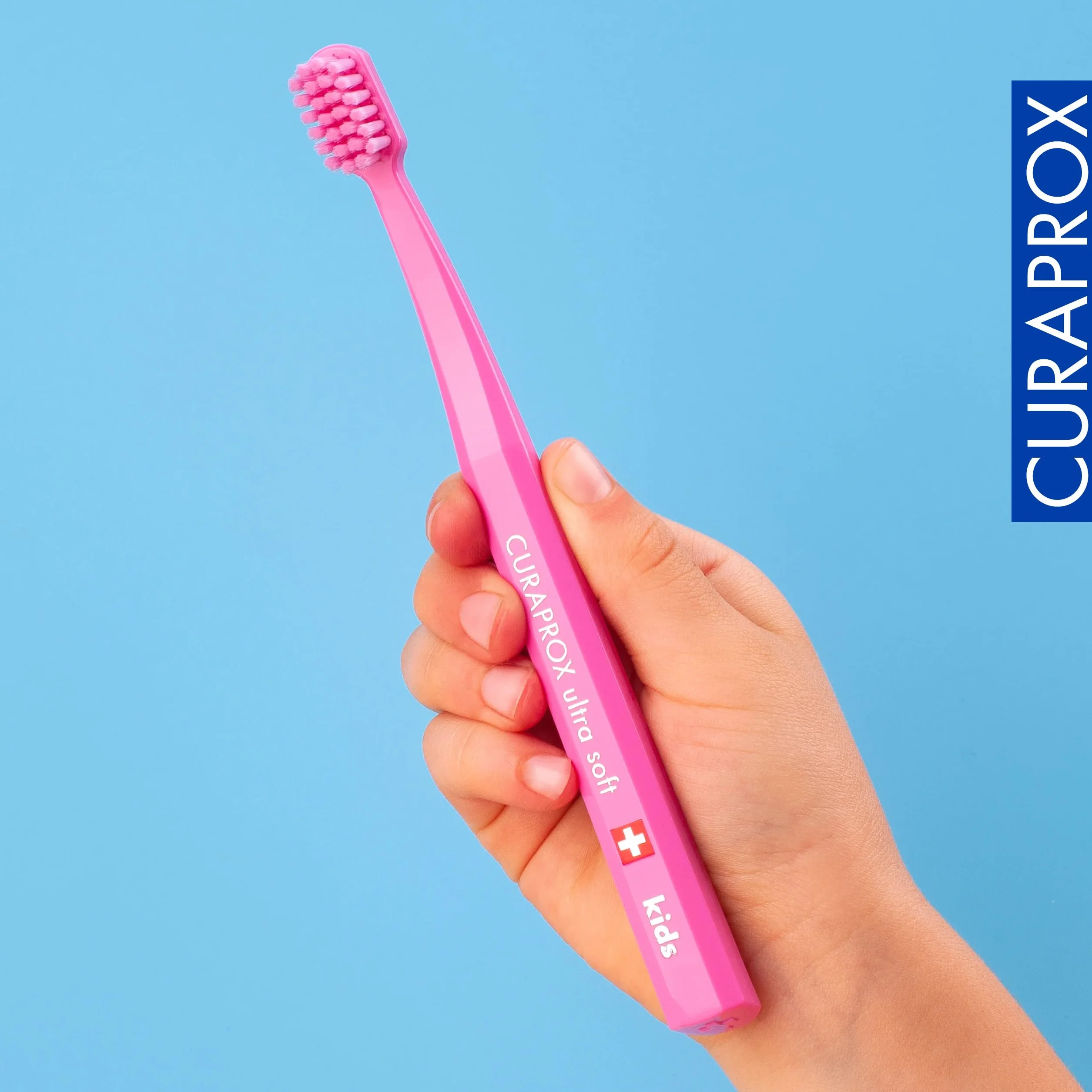 Curaprox Spazzolino CS Kids-Per bambini dai 4 ai 12 anni/Pulizia delicata ultra-morbida | 5.500 filamenti Curen® / Rosa/Confezione singola/Made in Switzerland