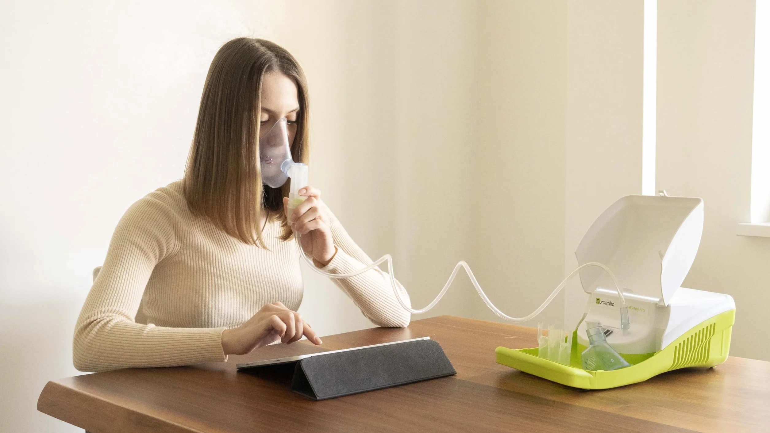 NORDITALIA Aerosol Meganeb Nebulizzazione Mirata Silenzioso con Vano Accessori per Bambini ed Adulti