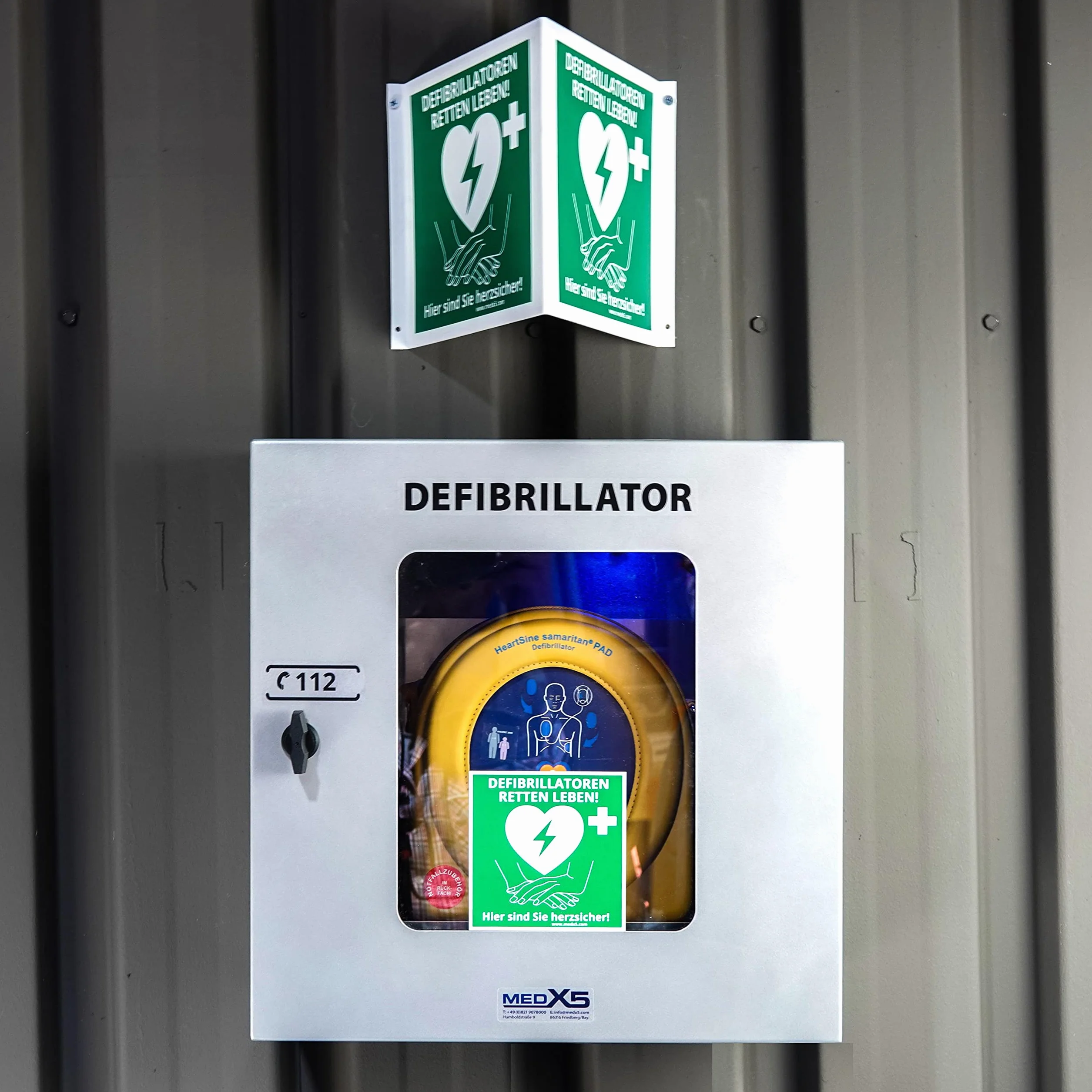 Armadietto per Defibrillatore MedX5 IP55 Esterno pensile riscaldamento allarme illuminazione ventilazione Made in Germany