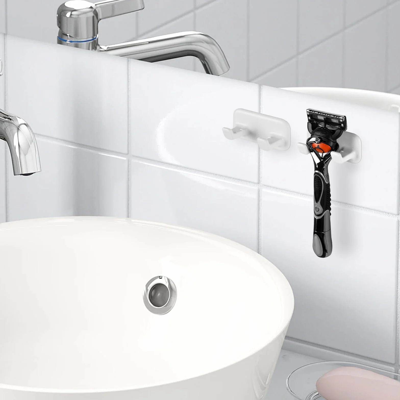 Linkidea Confezione da 2 porta rasoi per doccia, gancio adesivo da parete per rasoio, organizer per rasoio da bagno senza foratura, compatibile con Gillette Fusion 5, Harry's, Dorco Pace 6 (bianco)