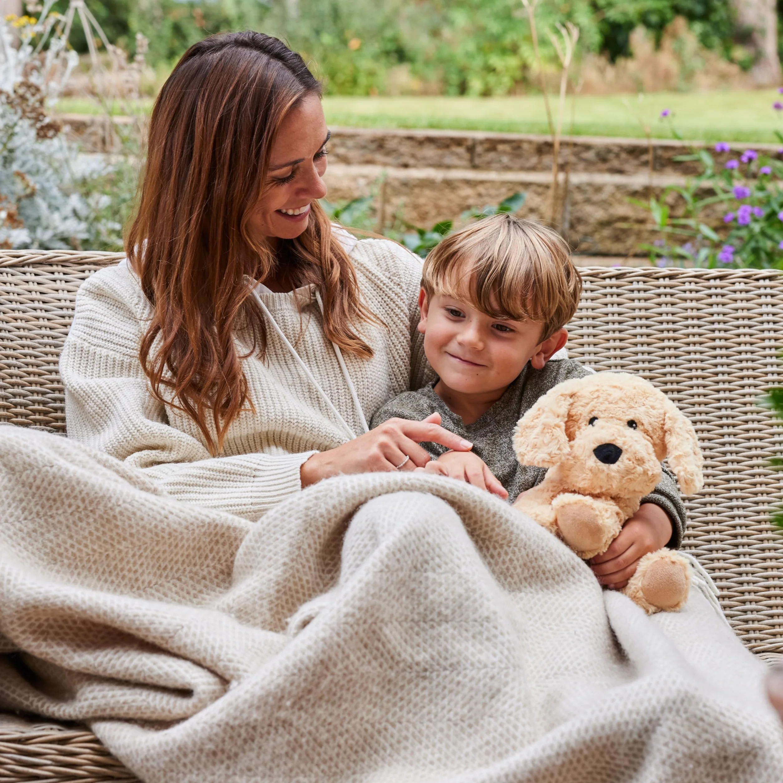 Warmies Peluche Cockapoo Borsa di Grano Riscaldabile al Microonde, Cuscinetto Termico Ponderato con Profumo di Lavanda Francese, Morbido Scaldino di Grano da Coccolare