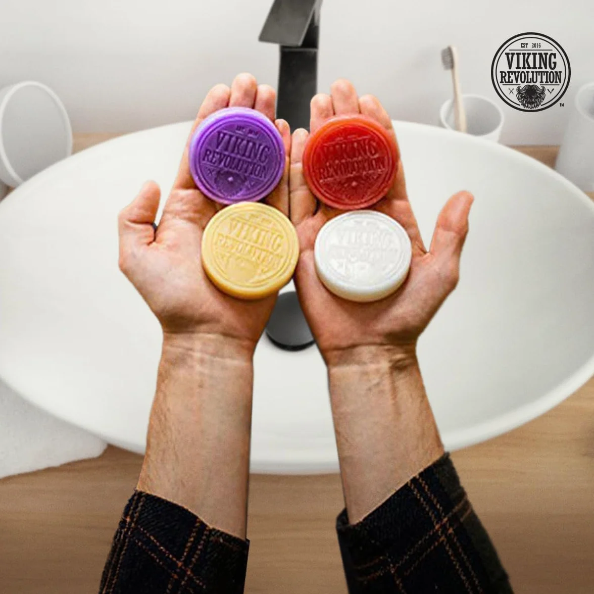 Viking Revolution Sapone da Barba Uomo - Sapone da Rasatura per Uso con Spazzola e Ciotola - Rasatura a Umido più Morbida - Confezione Assortita da 4 Saponette per Rasatura da 70 g.