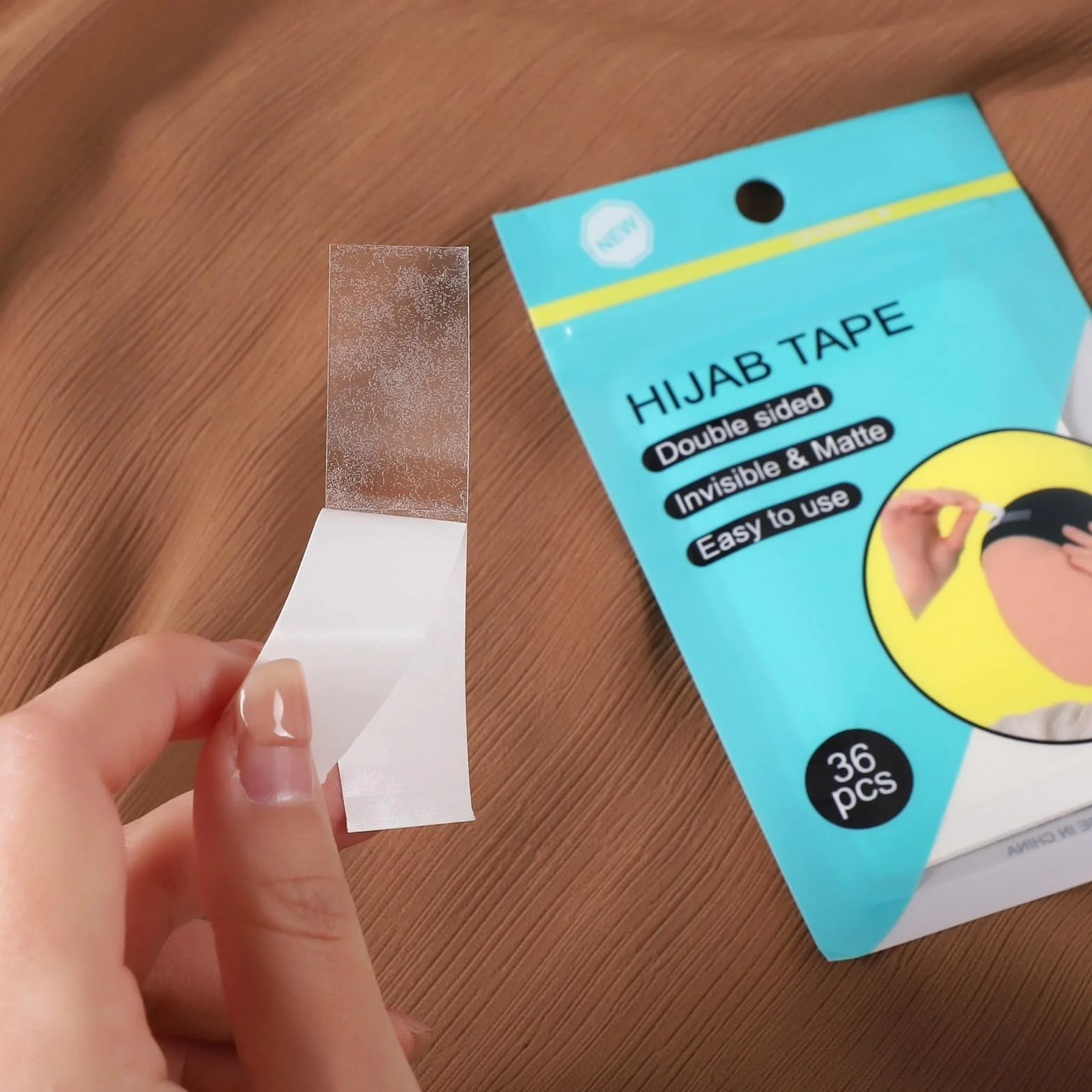 Pacchetto 36pcs Strisce Adesive Anti -Esposizione per Donne Usi Singoli Nastro A Doppio Lato Collare Fisso con Adesivi Antisciplici in Tessuto A Doppio Lato Hijab Hijab