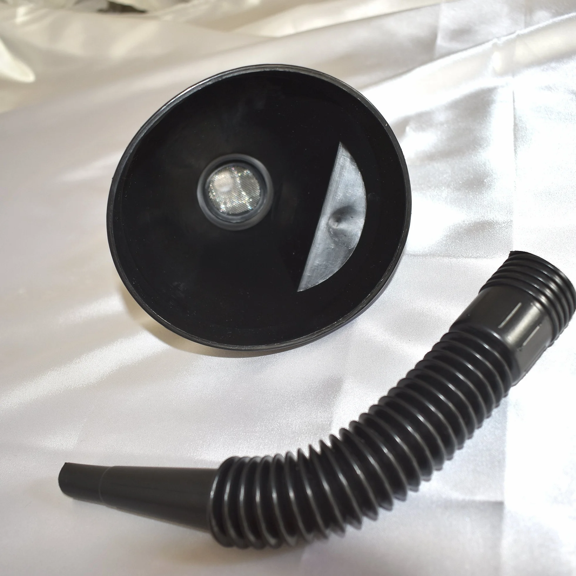 Maschera Fetish Pissgag con Imbuto & Tappo – Bavaglio regolabile in ecopelle per BDSM
