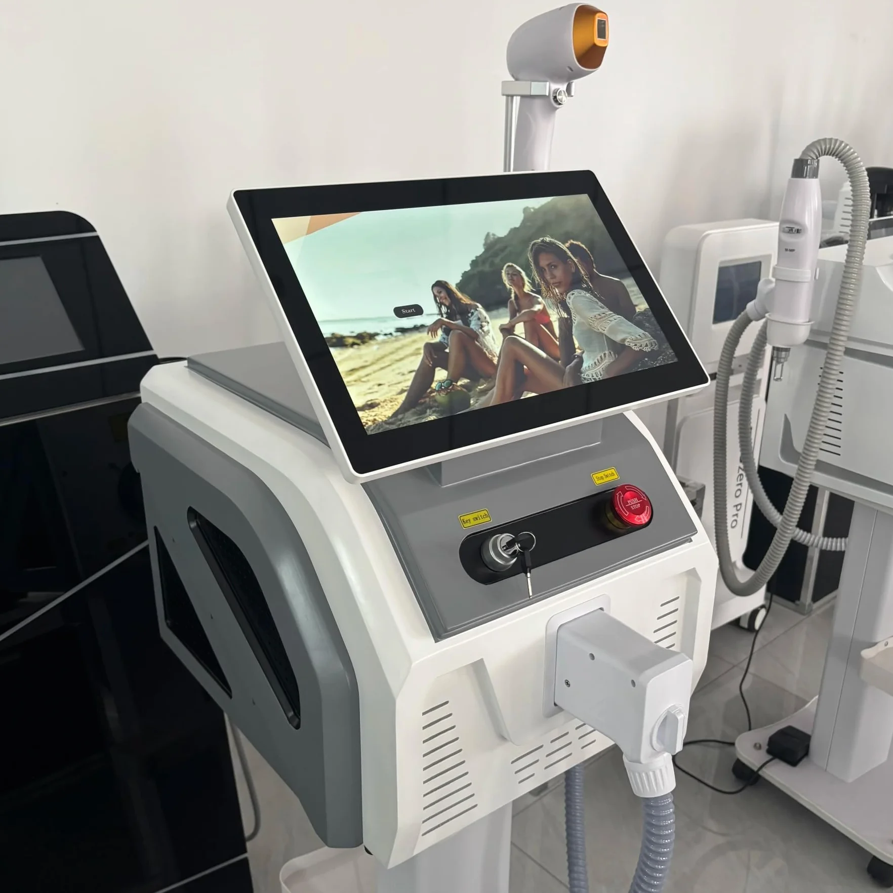 4000W Professional Diodo Laser Depilator 4 lunghezze d'onda 808nm 755nm 940nm 1064nm punto di raffreddamento depilazione laser per tutti i colori della pelle
