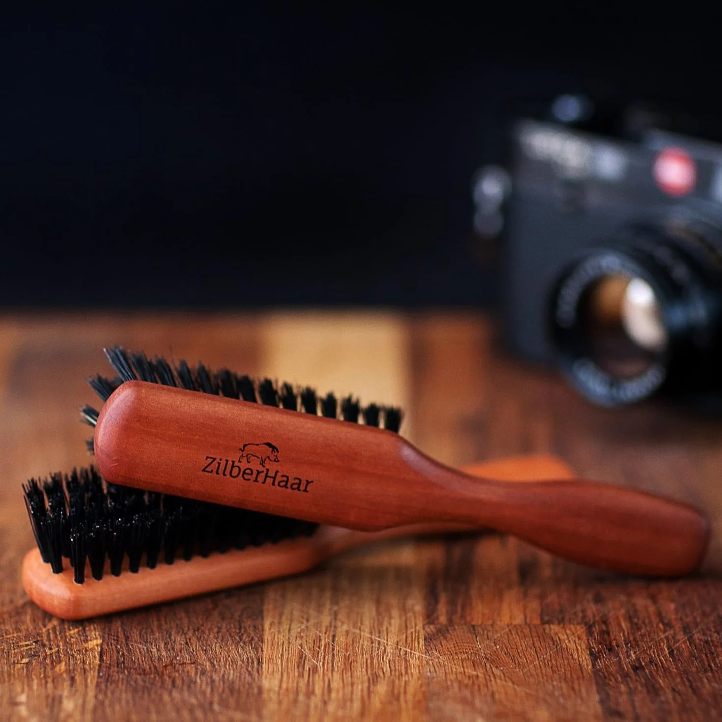 ZilberHaar - spazzola da barba (setole morbide), in setole di cinghiale e legno di pero al 100%, adatto a tutti gli oli e balsami per barba, prodotto realizzato in Germania