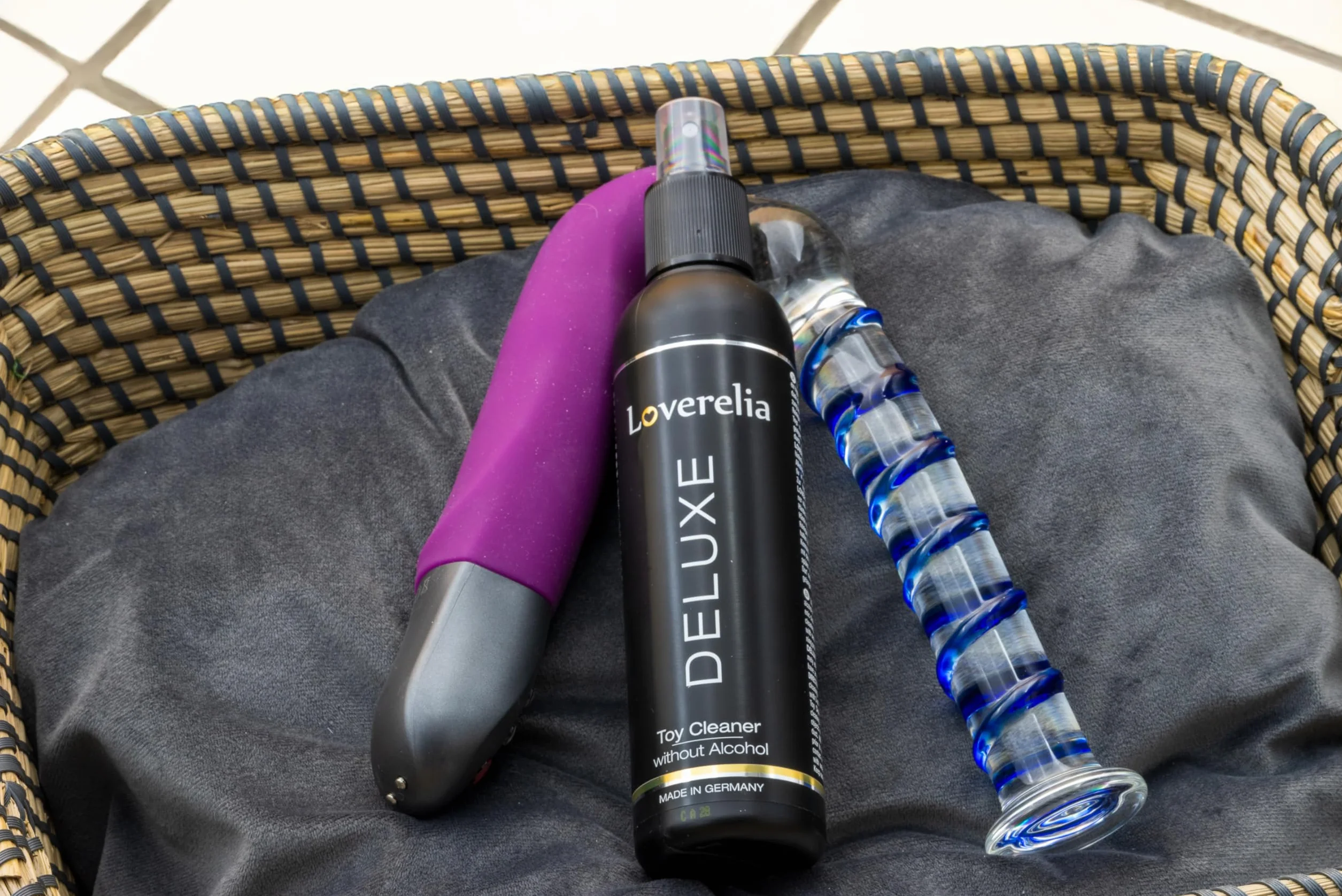 Deluxe Toy Cleaner, spray detergente per giocattoli sessuali, igienico ed efficace, senza alcol e profumo, per la pulizia delicata di Sextoys Made in Germany (200 ml (1 X 200 ml)