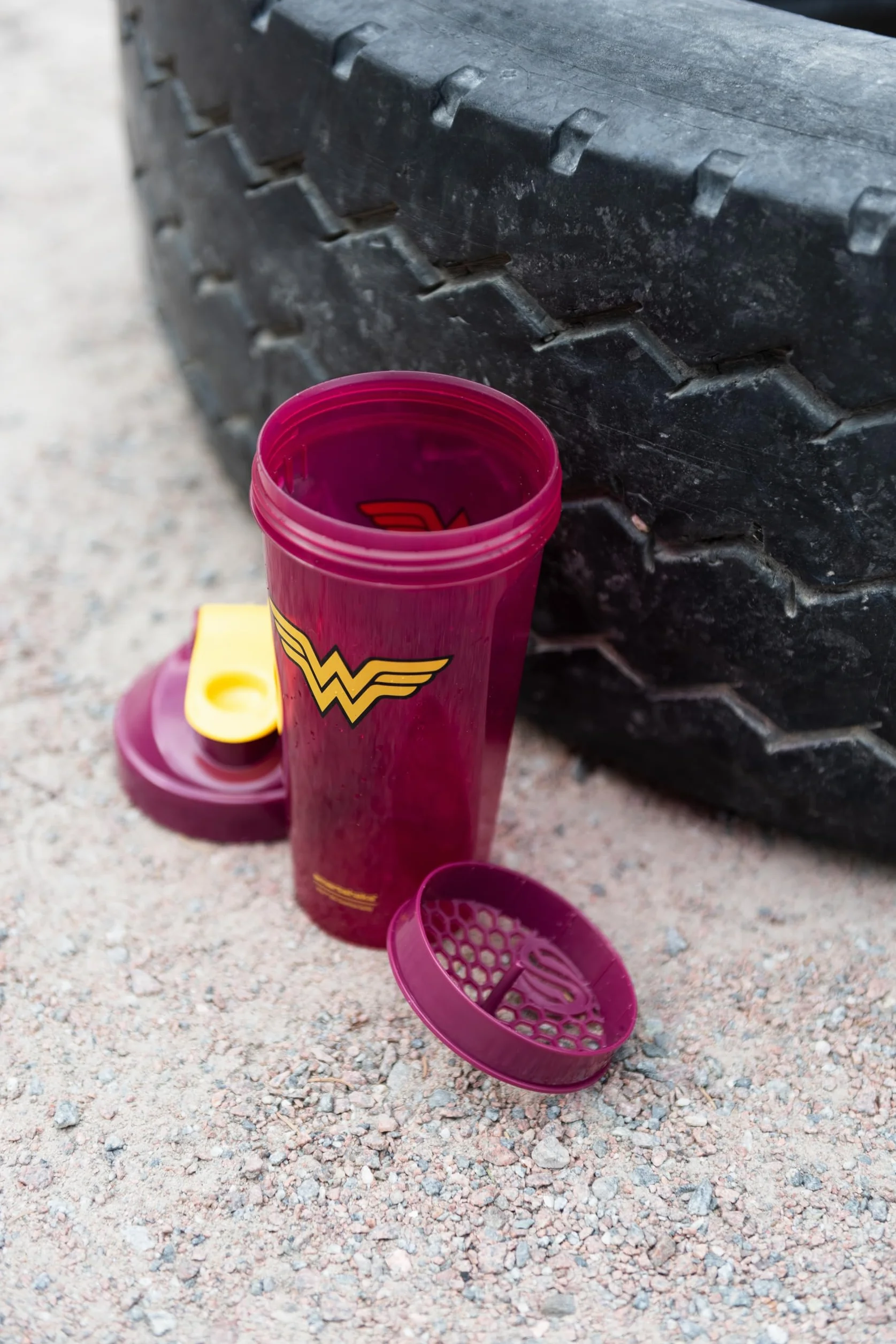 Smartshake Lite Wonder Woman Shake Bottiglie da donna 800 ml BPA Free Protein Shakes Bottiglia a tenuta stagna Donna Protein Powder Shaker Cup - Wonder Woman Gifts Justice League Accessori