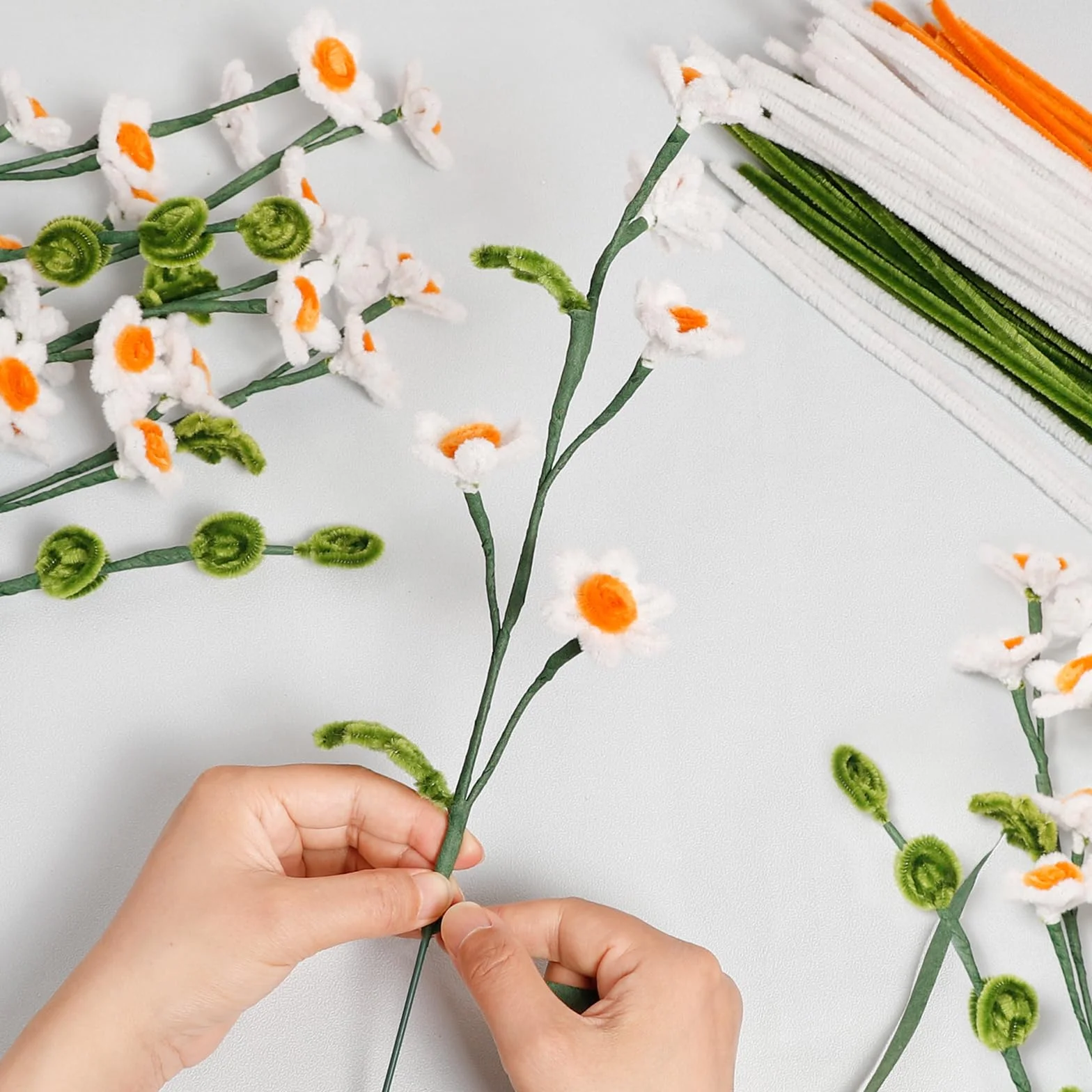 Daisy - Detergente per pipa per bouquet, 300 pezzi, per fai da te, filo di ciniglia, pulitore per pipe, con nastro e bastoncini per fiori, per progetti artigianali (verde, oro, bianco