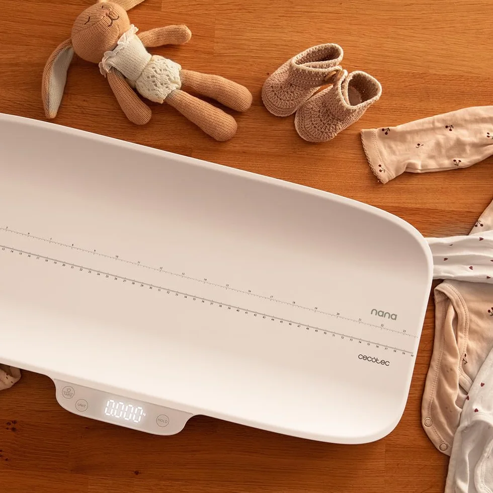 Cecotec Bilancia Digitale per Bambini Baby Nana Babycare Smartweight, Display LED, 60x25 cm, 50 g - 40 kg, Multifunzione, Spegnimento Automatico