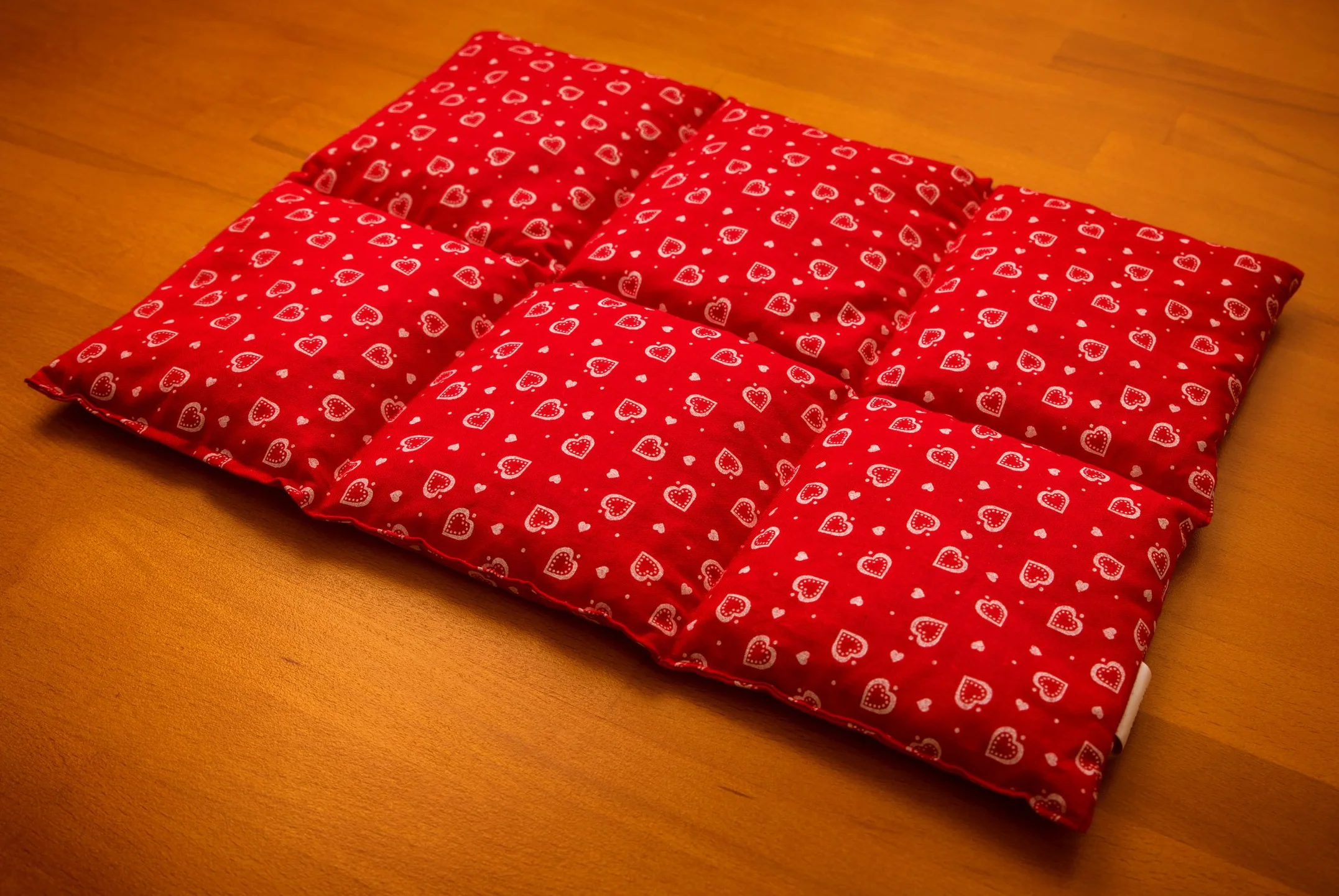 Cuscino termico con semi di lino 40x30 6 compartimenti, cuore rosso. Cuscino riscaldabile per la schiena, lo stomaco e molto altro