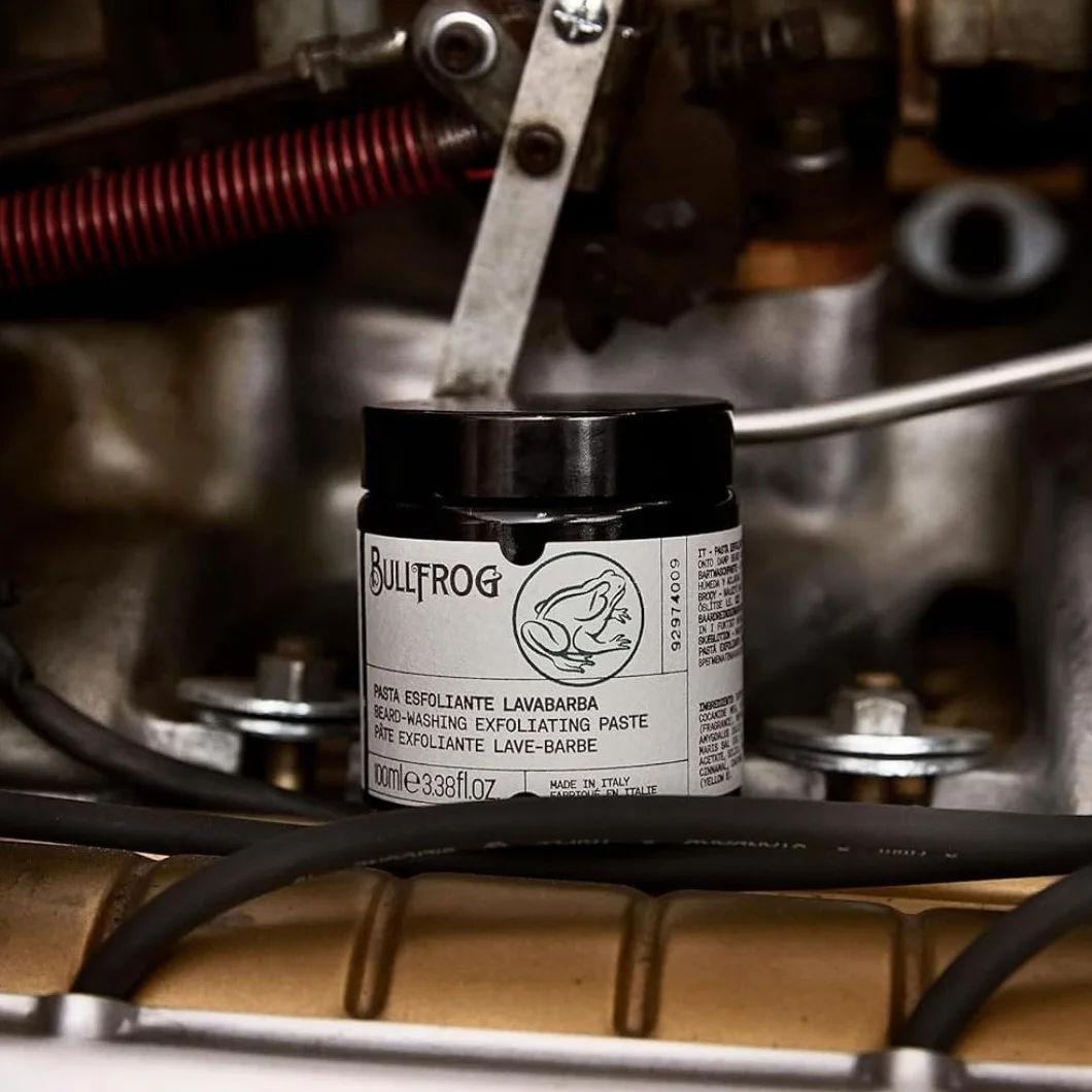 Bullfrog Pasta Esfoliante Lavabarba 100ml - Deterge in Profondità la Barba - Regala un Aspetto Lucido Ordinato - Fragranza con Note di Lavanda, Muschio di Quercia e Vetiver - Made in Italy.