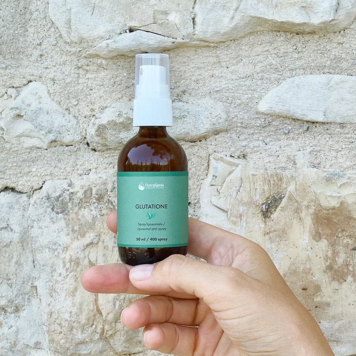NutraGenix - Glutatione Spray Sublinguale 2000 mg – Integratore Liquido Liposomiale Antiossidante – Made in Italy, Vegano, Senza Glutine e Lattosio – 50 ml, 400 Spray