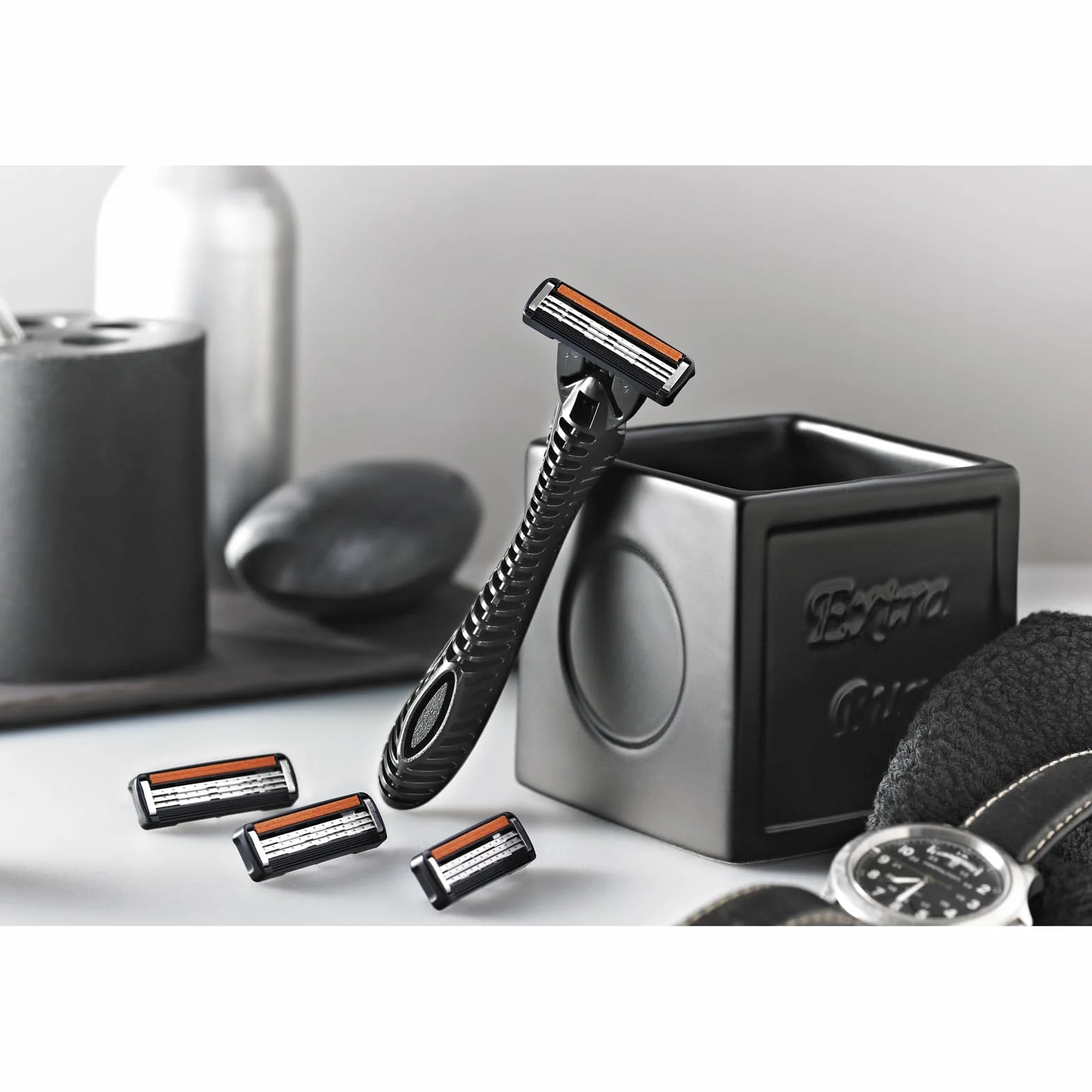 BIC 4 Flex Rasoi Usa e Getta Uomo con Barra Protettiva in Gomma e Banda Emolliente - Confezione da 8