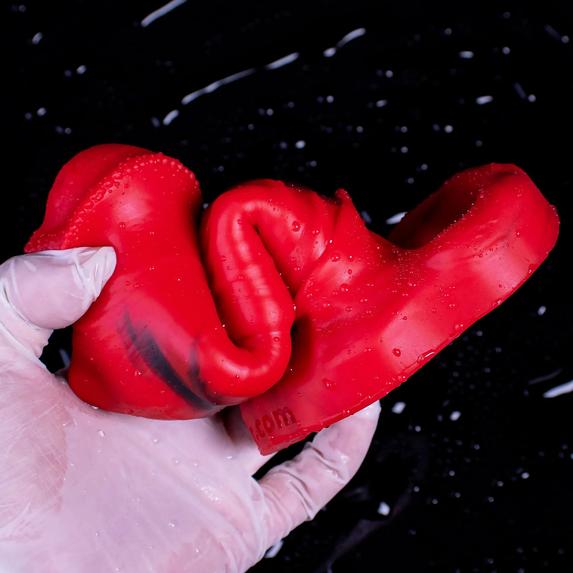 Guaina di estensione in silicone a forma di cavallo per pene maschile con fibbia estensibile per aumentare la lunghezza e la circonferenza (rosso)