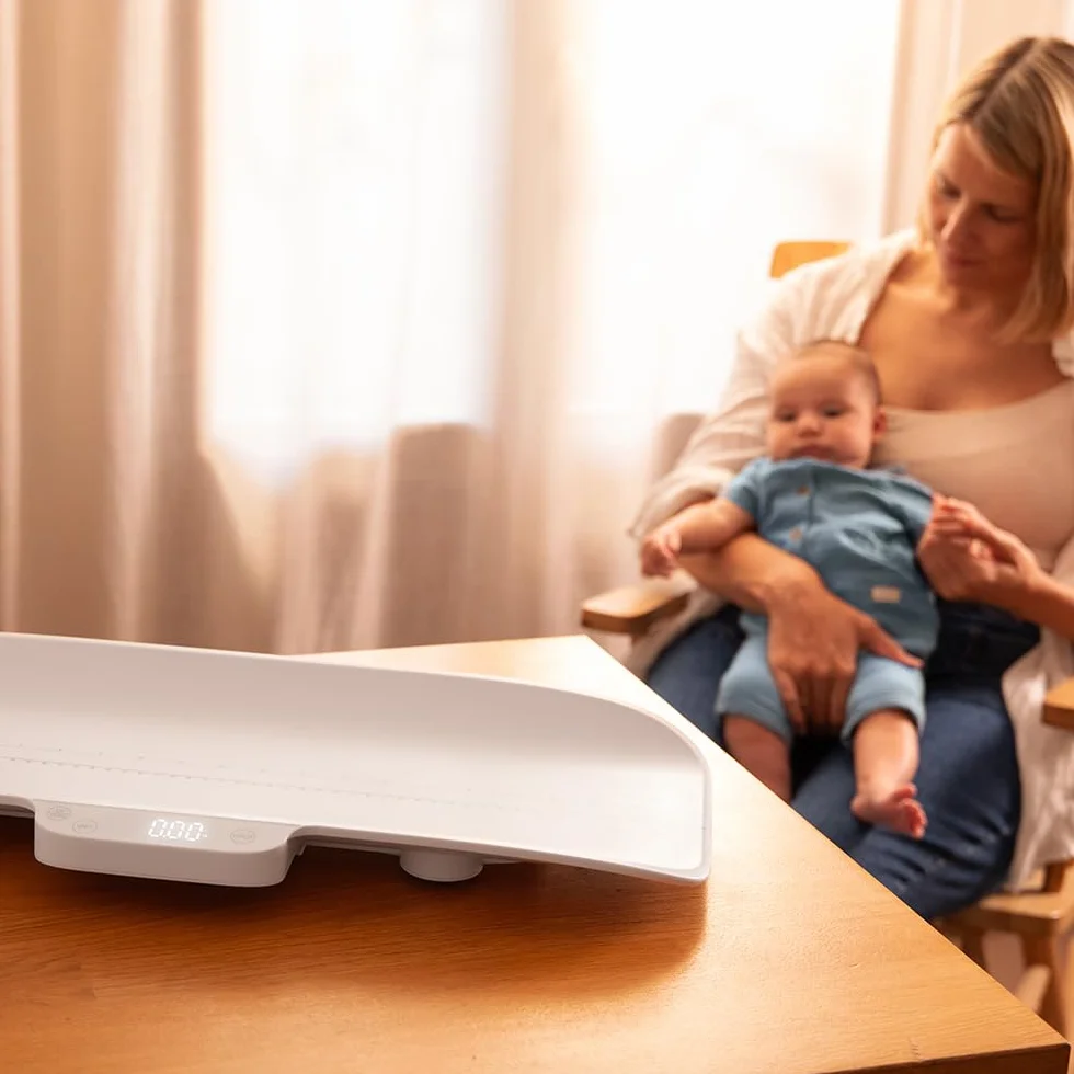 Cecotec Bilancia Digitale per Bambini Baby Nana Babycare Smartweight, Display LED, 60x25 cm, 50 g - 40 kg, Multifunzione, Spegnimento Automatico
