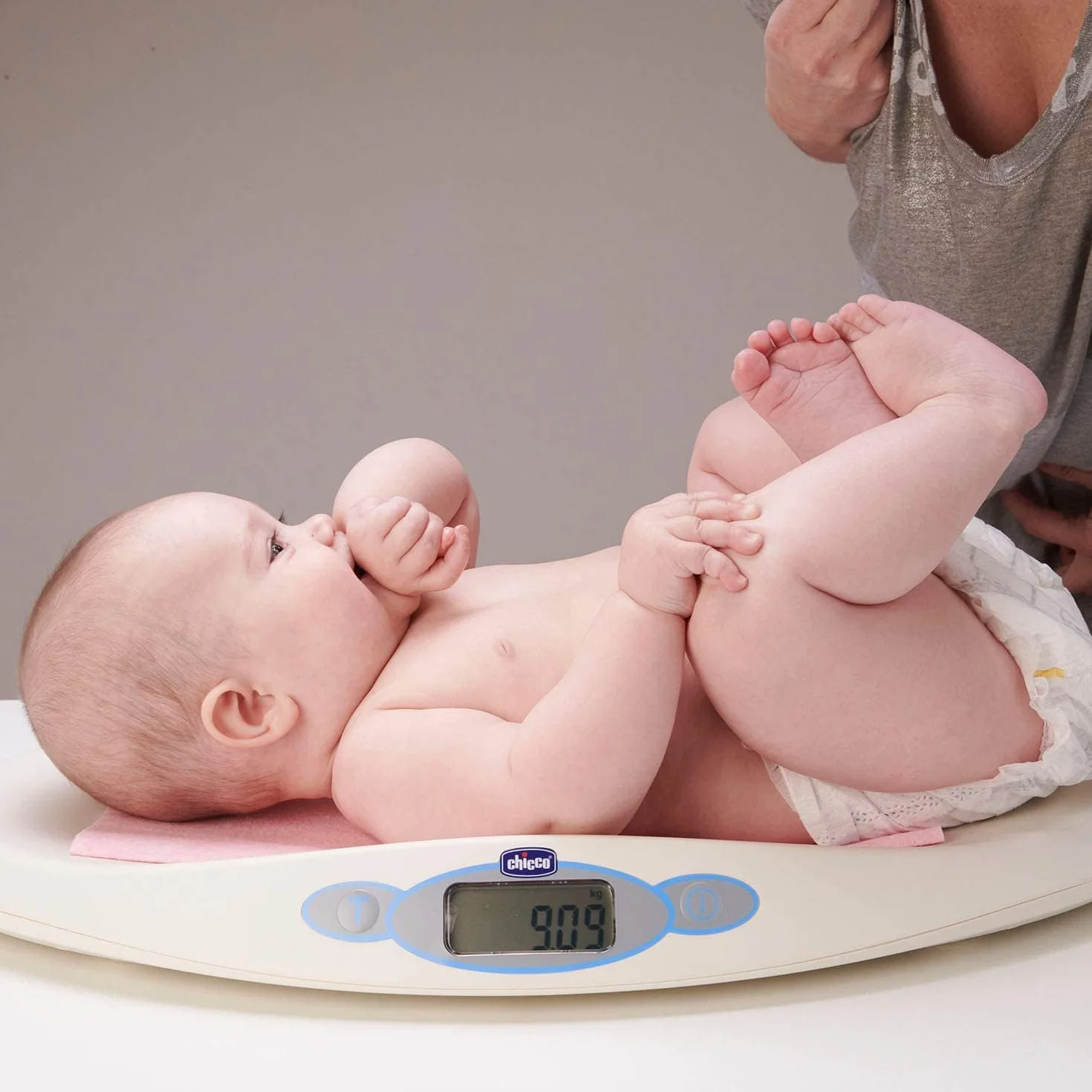 Chicco Bilancia Elettronica Digitale Pesa Bambini Neonati 20 kg LCD Display Tara Stabilizzatore Memoria Ultima Pesata Bianco