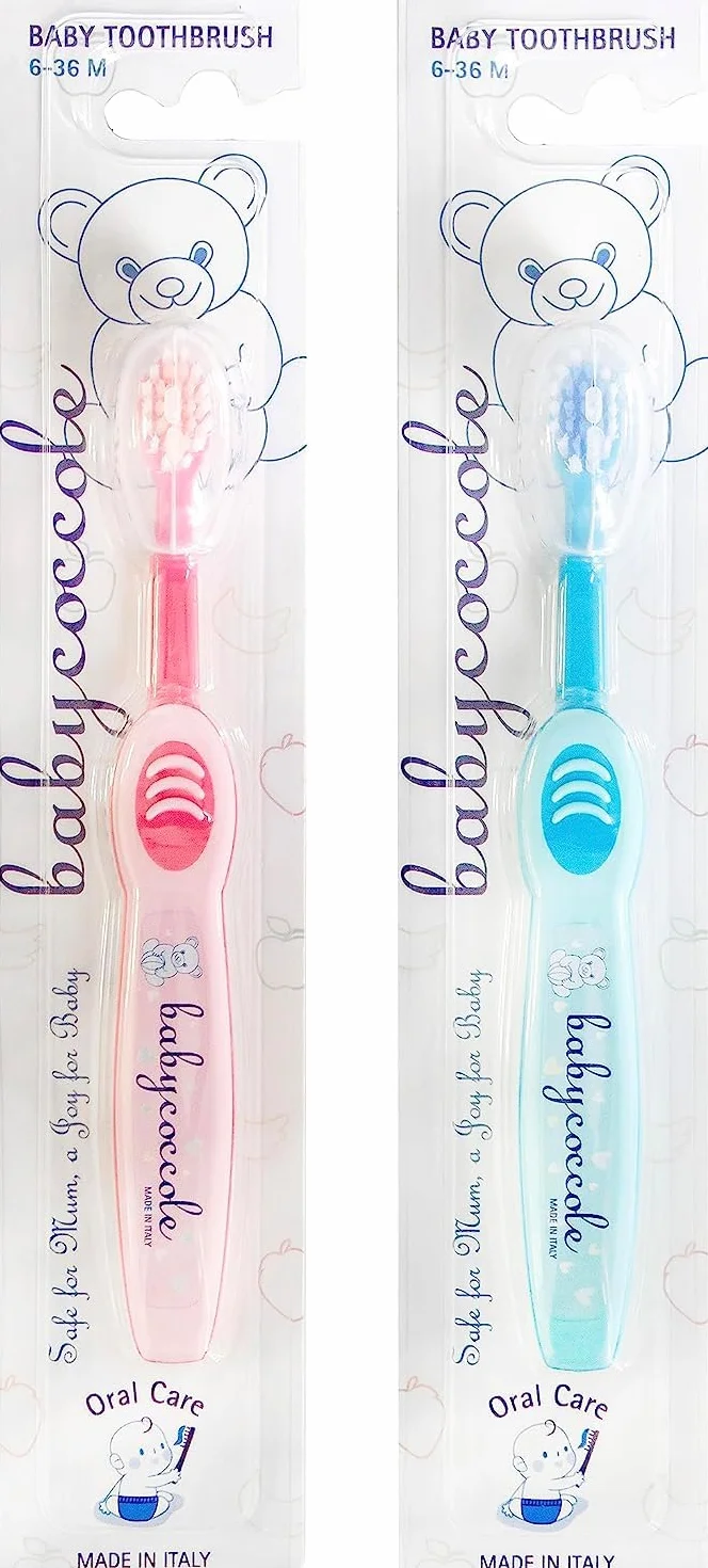 Babycoccole 1 SPAZZOLINO BABY per neonati e bambini 0-4 anni. Setole super morbide delicate su gengive e dentini. Delicato massaggio gengivale. Utile per lo sviluppo dei primi denti. Azzurro o Rosa
