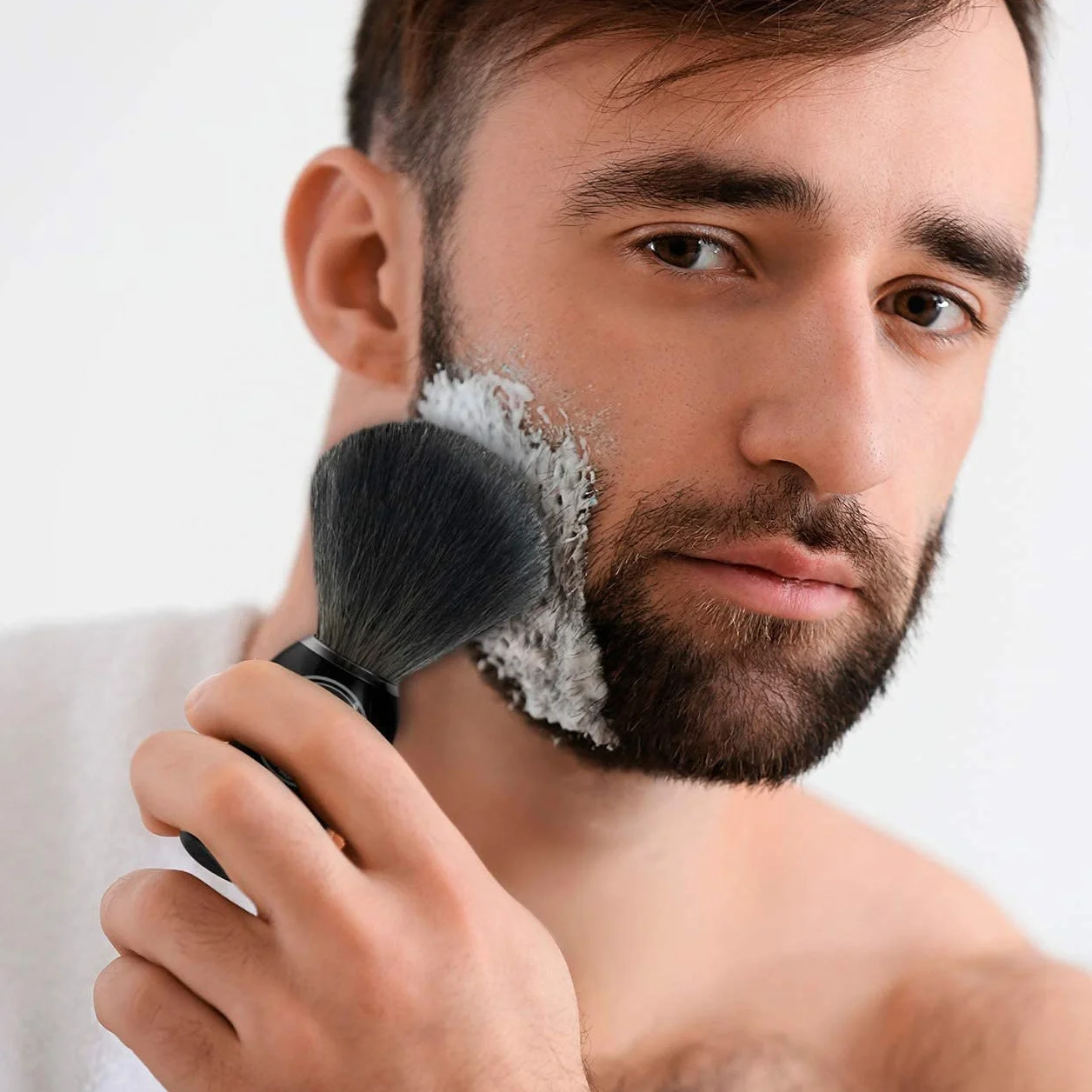 Viking Revolution Pennello Barba in Tasso - Pennello da Barba Rasatura a Umido con Crema e Schiuma da Barba - La Miglior Rasatura con Rasoio di Sicurezza, Rasoio a Doppio Filo o Rasoio Pieghevole