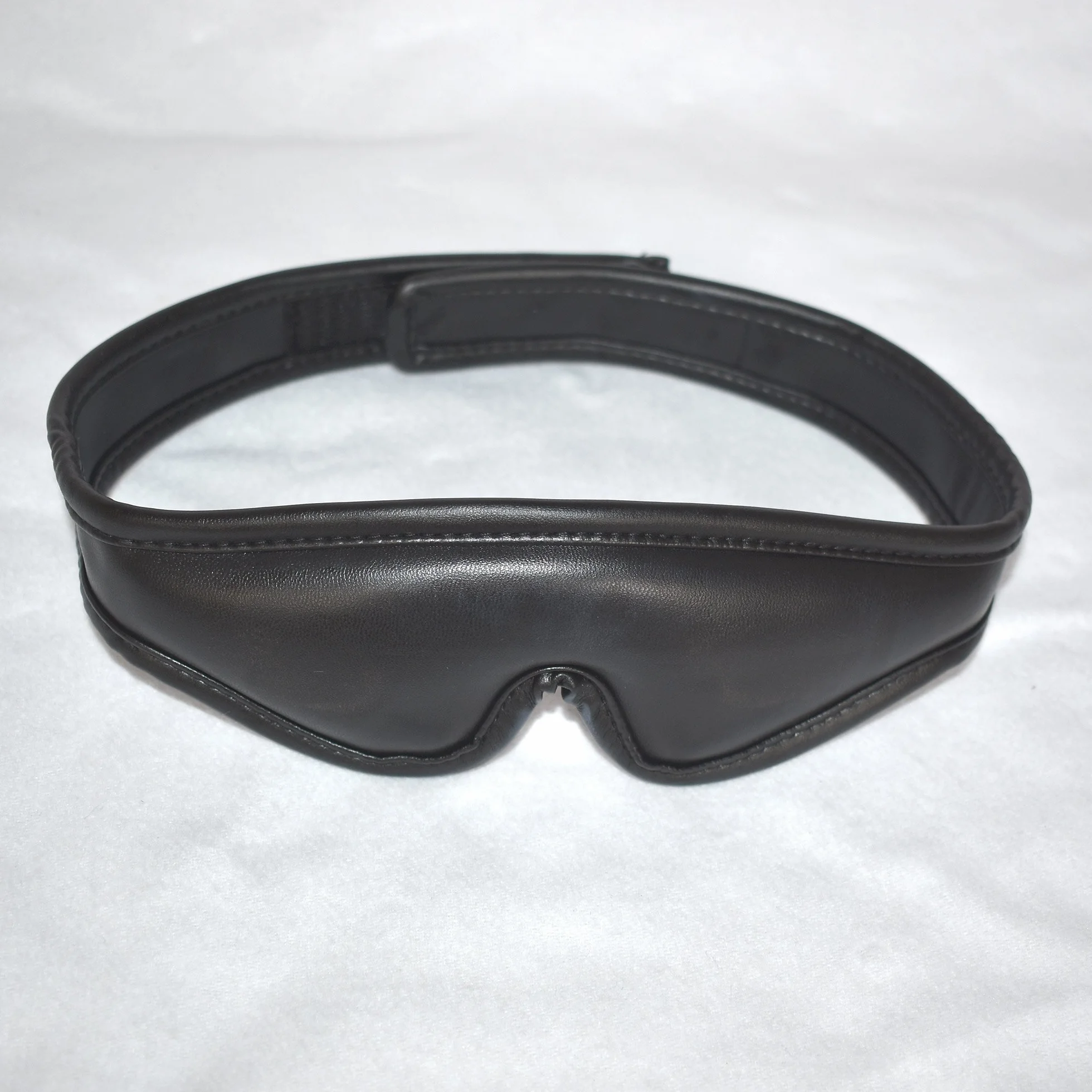 Maschera BDSM in ecopelle regolabile