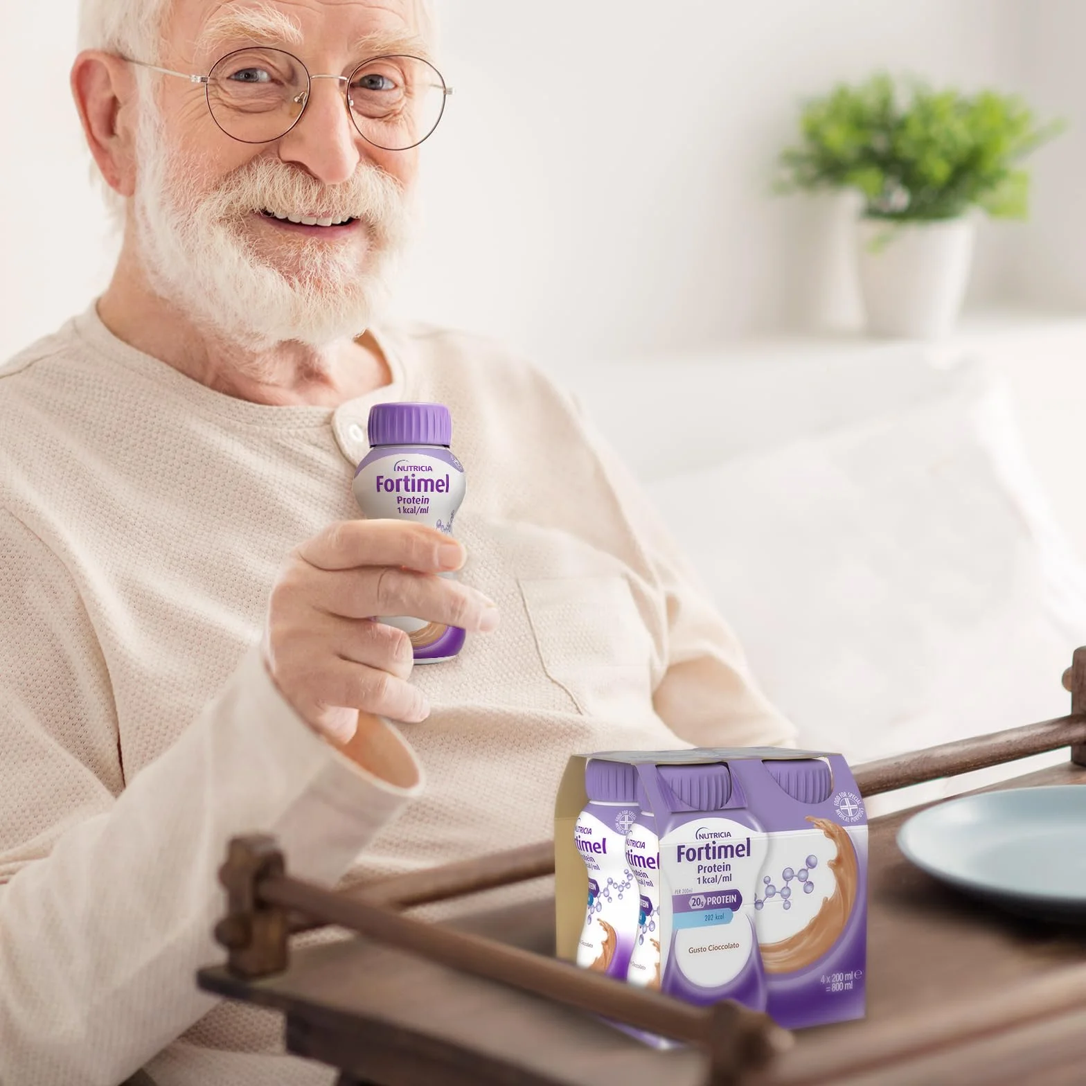 FORTIMEL PROTEIN - Supplemento Nutrizionale Iperproteico (20g di Proteine per Bottiglia), utile in caso di Malnutrizione Proteica, Pronto da Bere, Gusto Cioccolato - 4 bottiglie da 200 ml