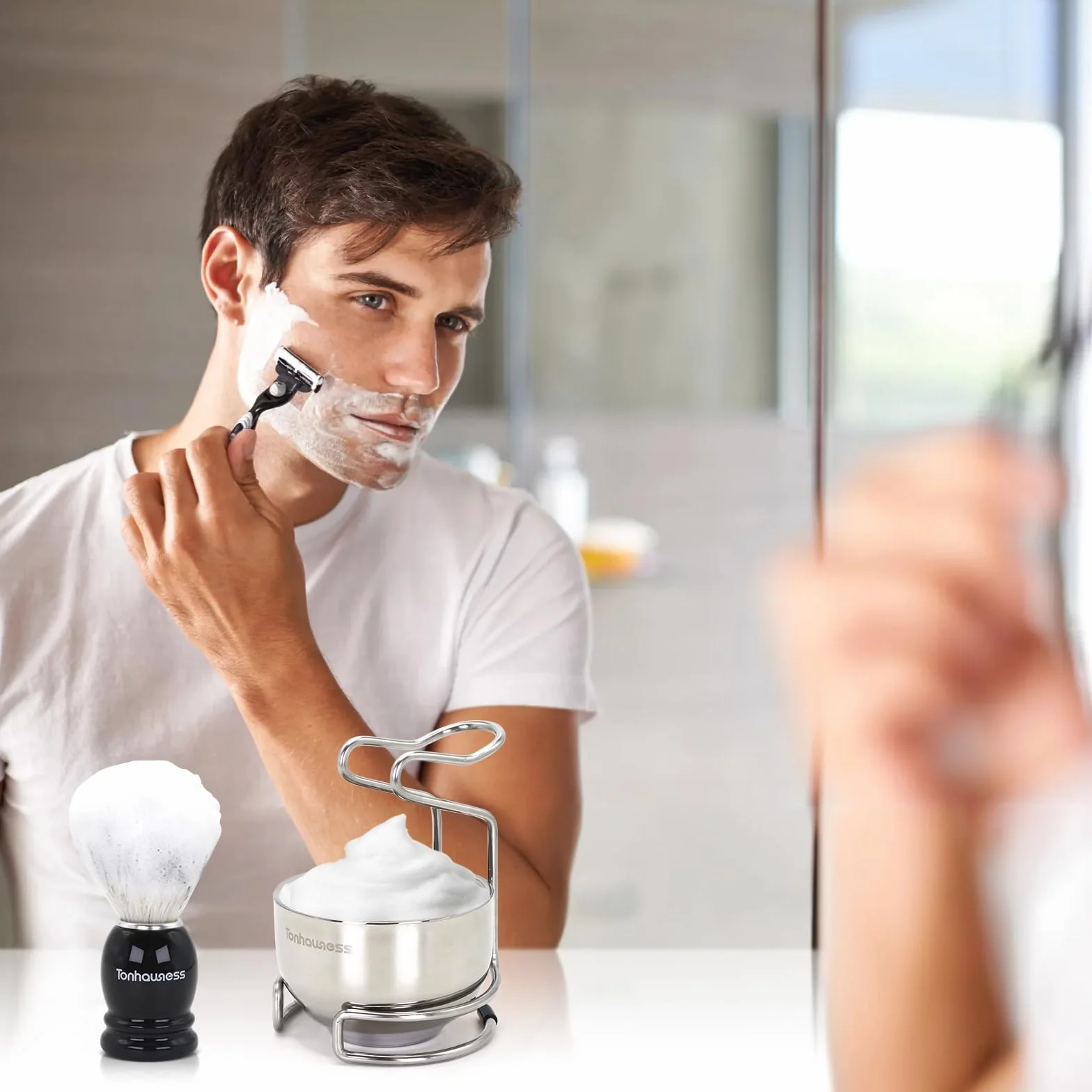 Kit per pennello da barba per uomo, set da barba 3 in 1 include pennello con setole in nylon, ciotola da barba in acciaio inossidabile a 3 strati e supporto per la rasatura con modellazione integrata