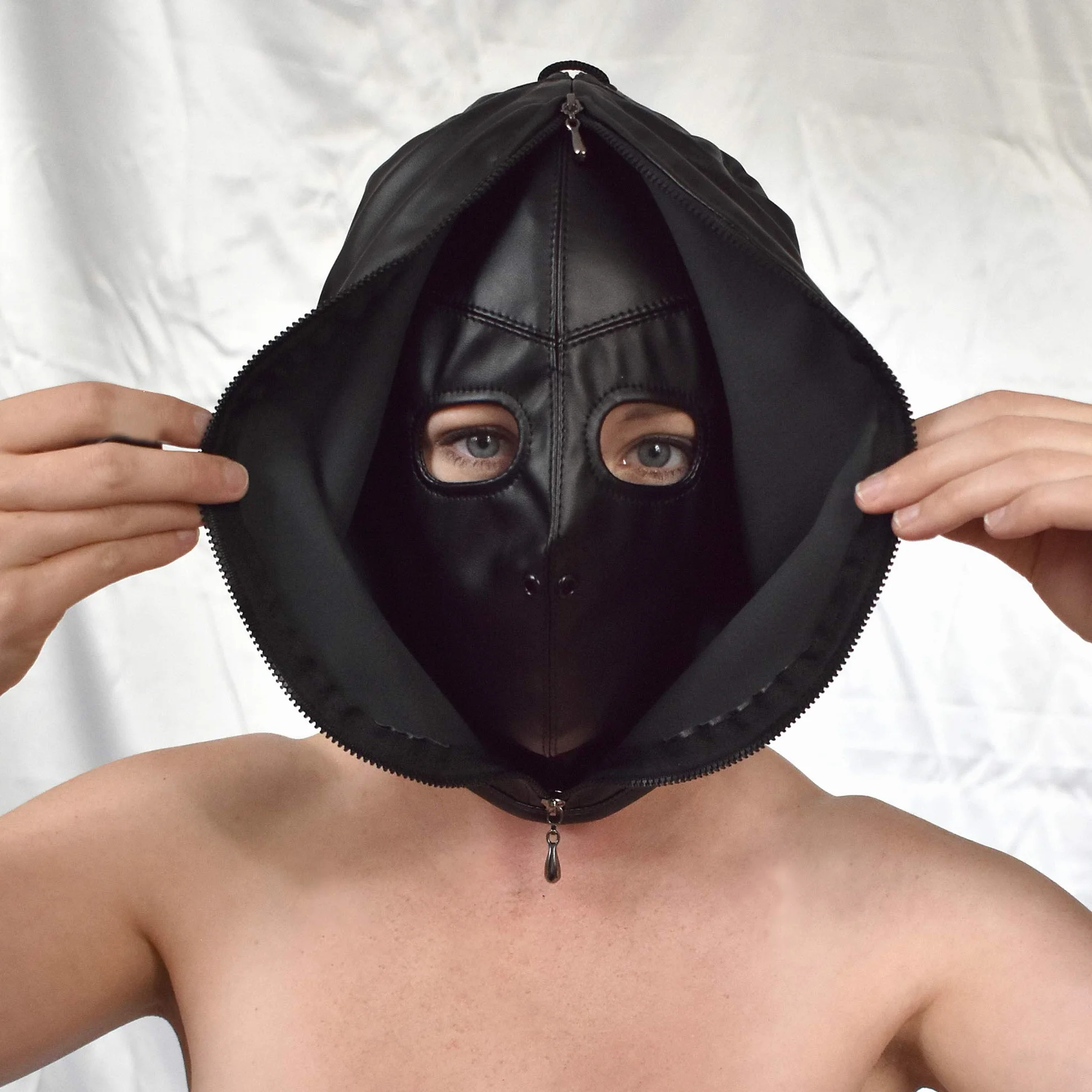 Maschera BDSM in similpelle con cerniera bidirezionale per Breathplay