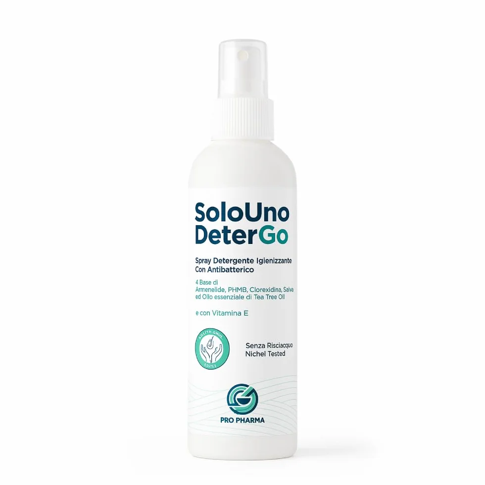 SoloUno DeterGo Spray detergente igienizzante con Clorexidina, vitamina E, antibatterico, senza risciacquo, 200 ml