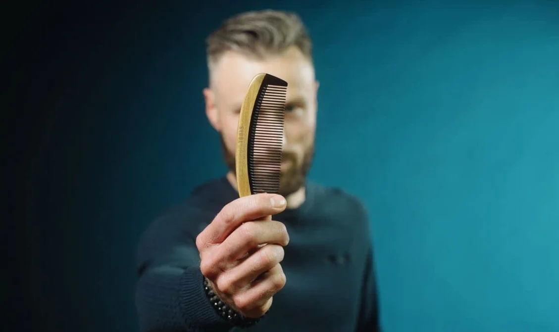 ✮ Barber Tools ✮ Pettine Barba e Baffi in legno di sandalo e Corno di Bufalo di alta qualità antistatica con PU.