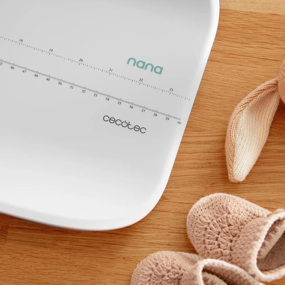 Cecotec Bilancia Digitale per Bambini Baby Nana Babycare Smartweight, Display LED, 60x25 cm, 50 g - 40 kg, Multifunzione, Spegnimento Automatico