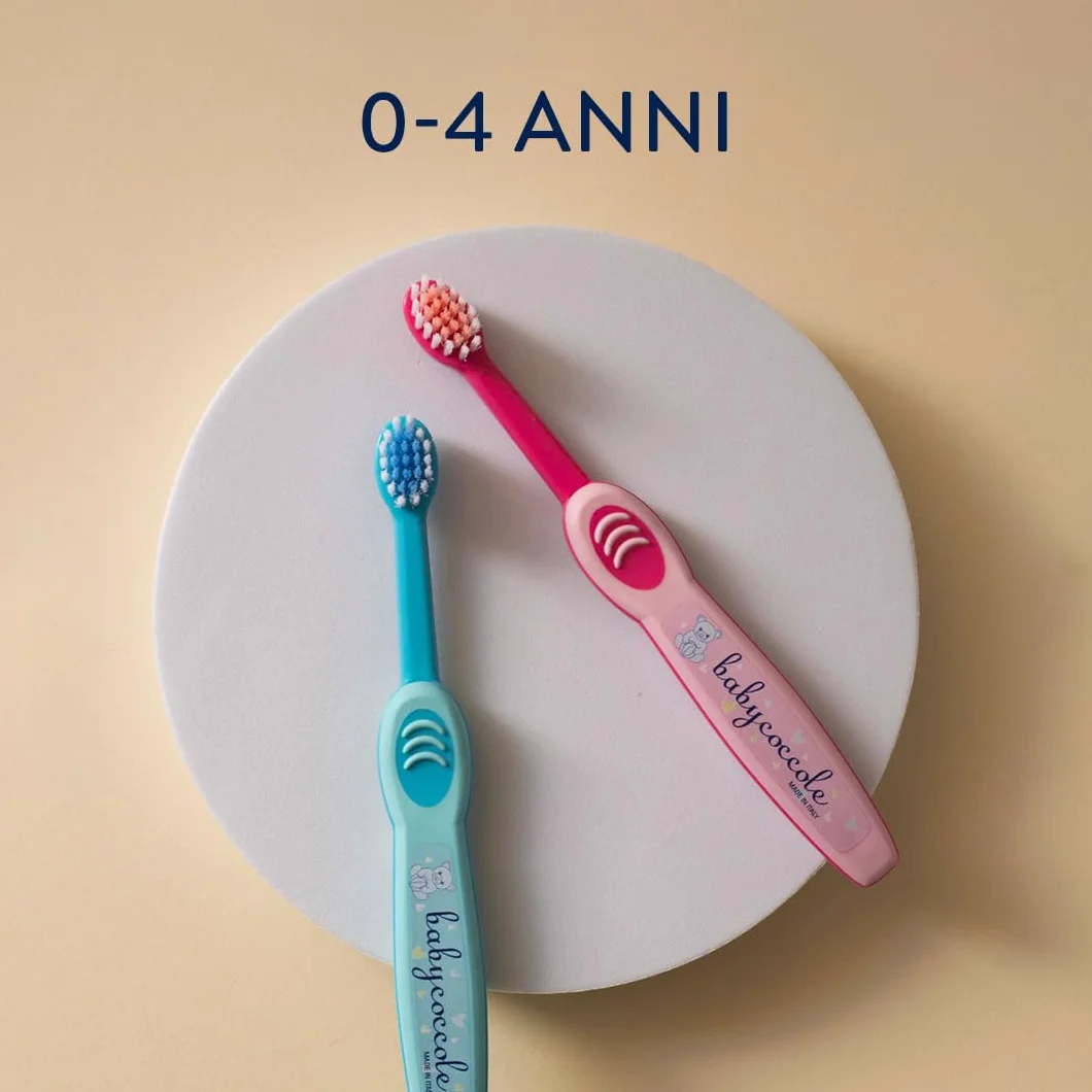 Babycoccole 1 SPAZZOLINO BABY per neonati e bambini 0-4 anni. Setole super morbide delicate su gengive e dentini. Delicato massaggio gengivale. Utile per lo sviluppo dei primi denti. Azzurro o Rosa