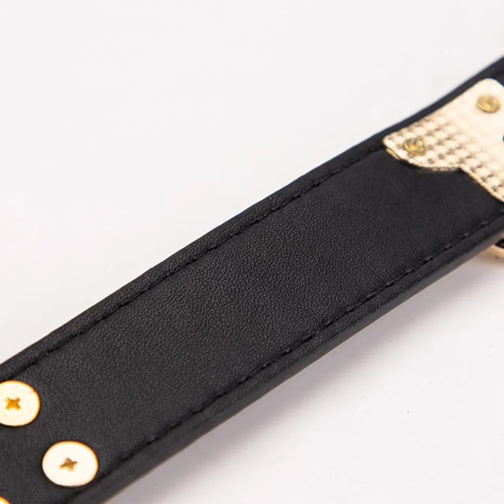 Giocattolo di coppia in pelle, cinturino regolabile con catena dorata, polsino con gancio, accessorio per gioco di ruolo, nero