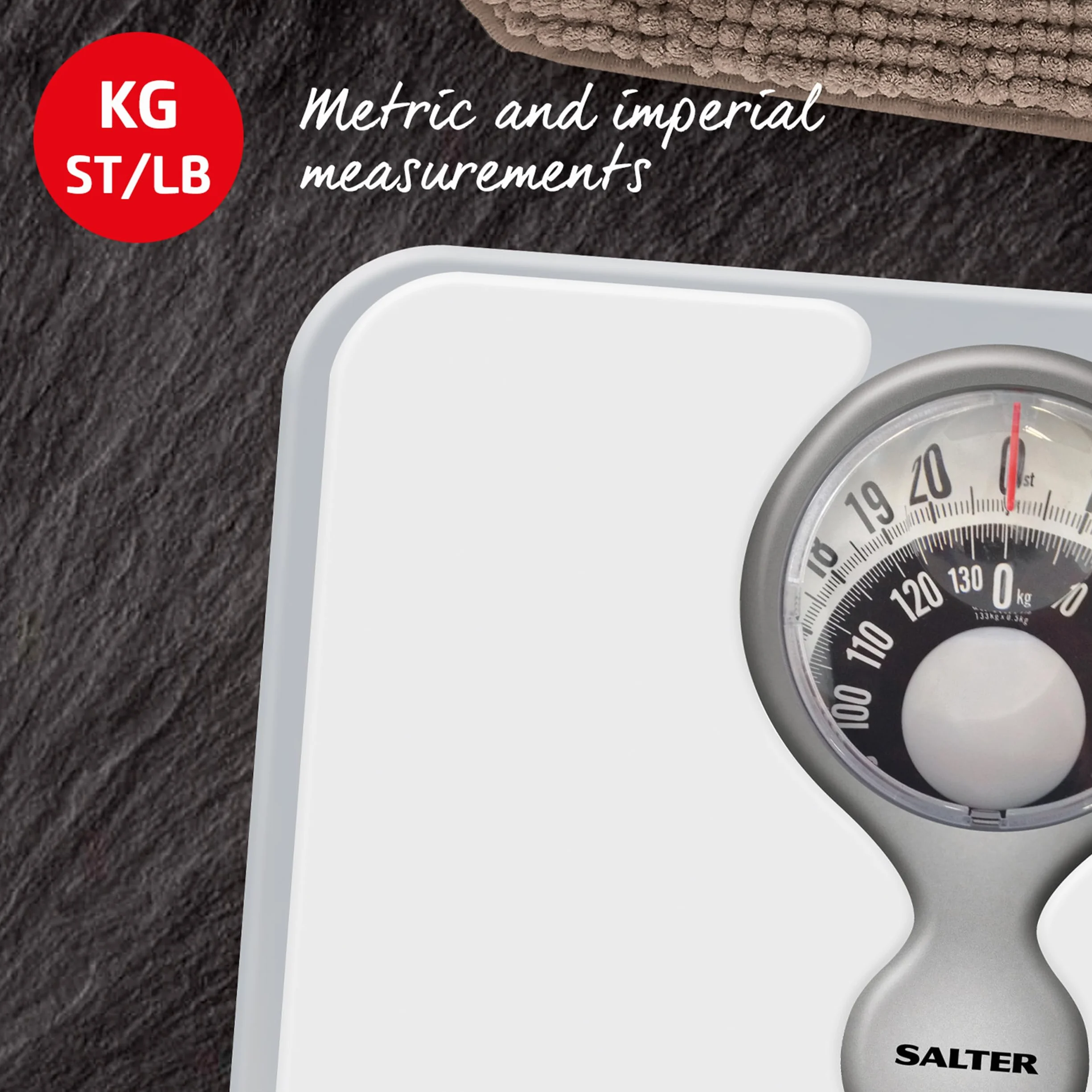 Salter Bilancia Meccanica da Bagno – Bilancia Pesa Persona Analogica, Quadrante con Lente d’Ingrandimento, Portata Massima 133 KG, Design Monocromatico, Senza Batterie, Colore Bianco