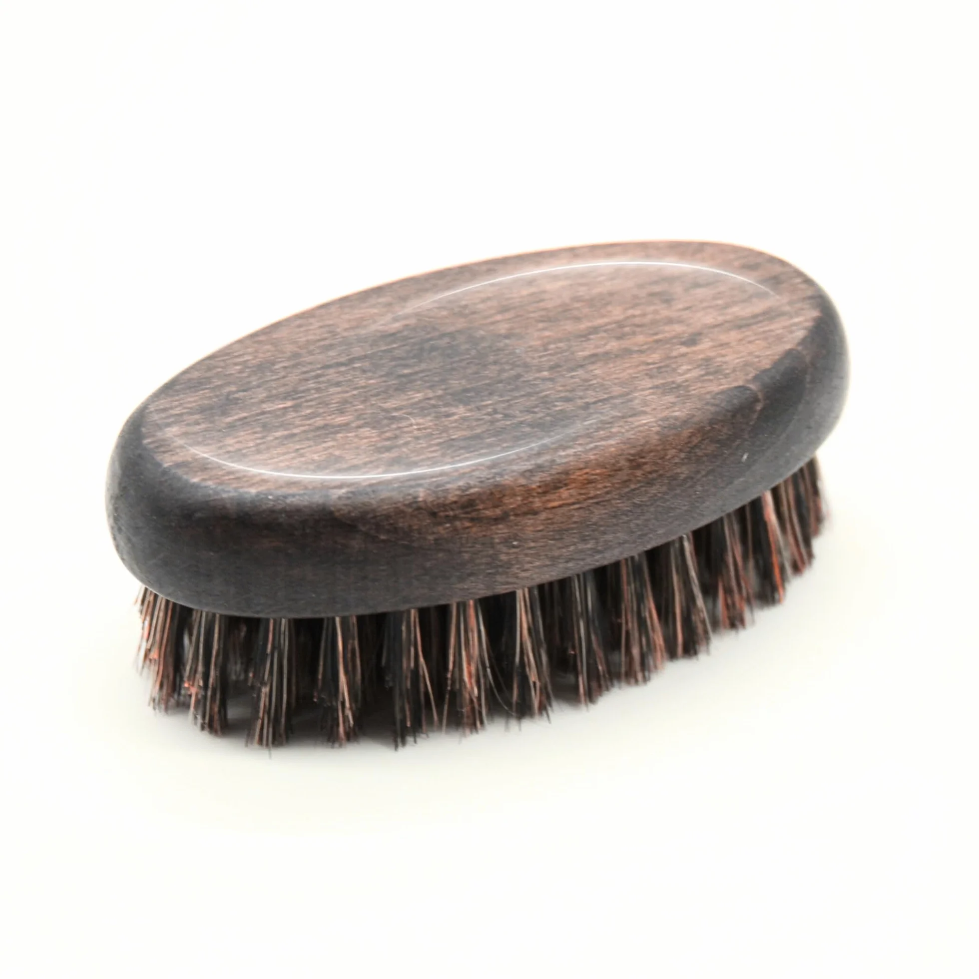 DOJA Barcelona Spazzola per barba da uomo, setole di cinghiale, legno di faggio, materiale durevole, uso versatile, facile da pulire e baffi curati, design pulito per finitura impercabile
