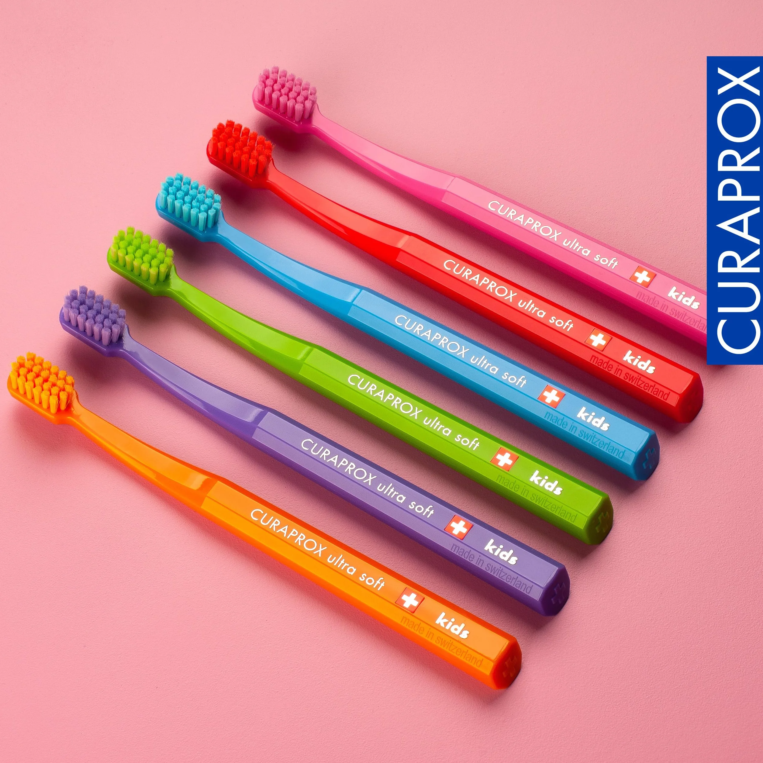 Curaprox Spazzolino CS Kids-Per bambini dai 4 ai 12 anni/Pulizia delicata ultra-morbida | 5.500 filamenti Curen® / Rosa/Confezione singola/Made in Switzerland