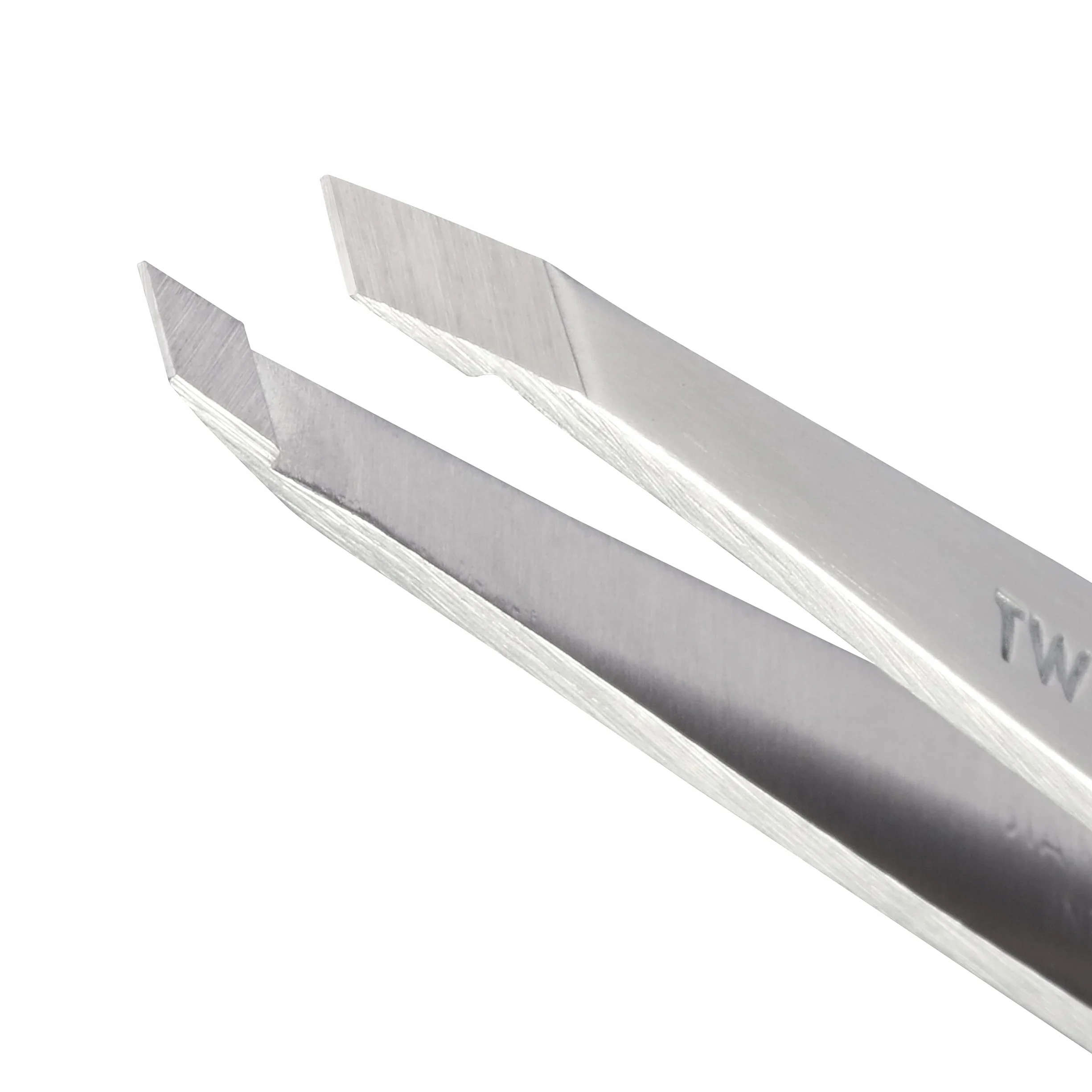 TWEEZERMAN Pinzetta (punte di precisione inclinate affilate a mano, qualità professionale, ergonomica, per sopracciglia, acciaio inox)