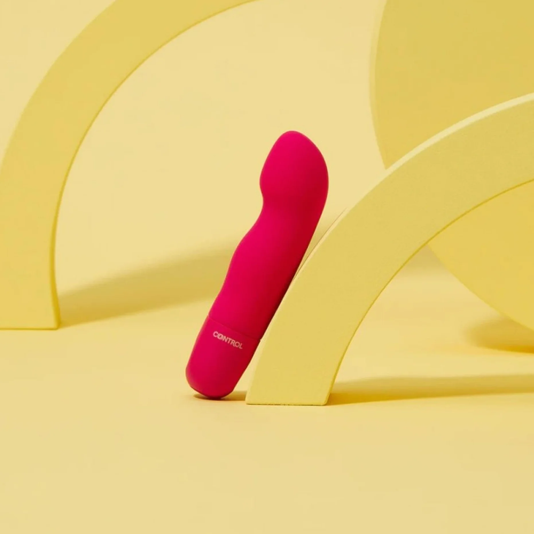 Control Cosmic Pleasure, Mini Stimolatore con Design a Curva, Silicone medico senza Ftalati e Skin Friendly, Impermeabile e sommergibile (IPX7)