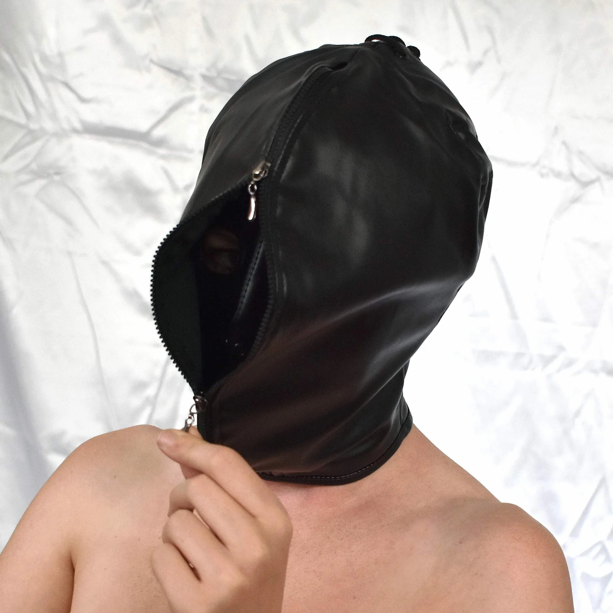 Maschera BDSM in similpelle con cerniera bidirezionale per Breathplay