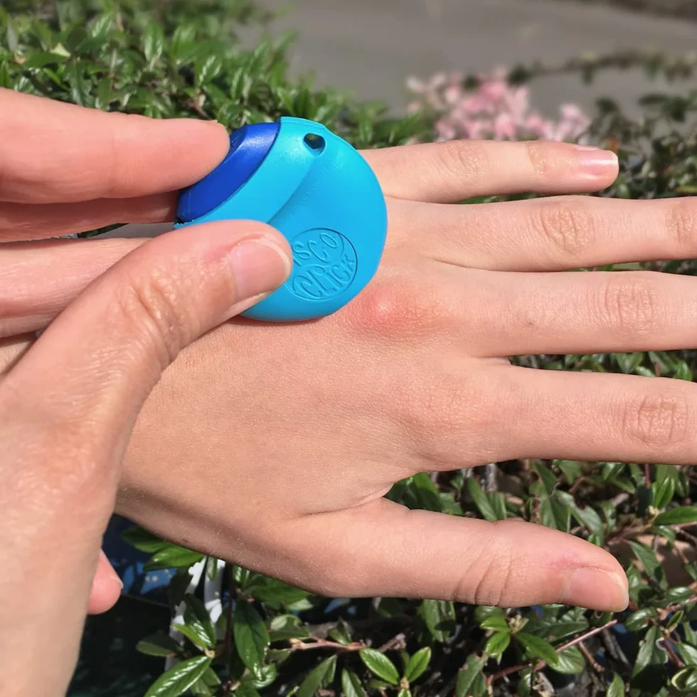 TECNIMED - Dispositivi dopopuntura a micro-impulsi elettrici - Per alleviare prurito e infiammazione causati da punture di zanzare - 3 articoli per confezione - Made in Italy