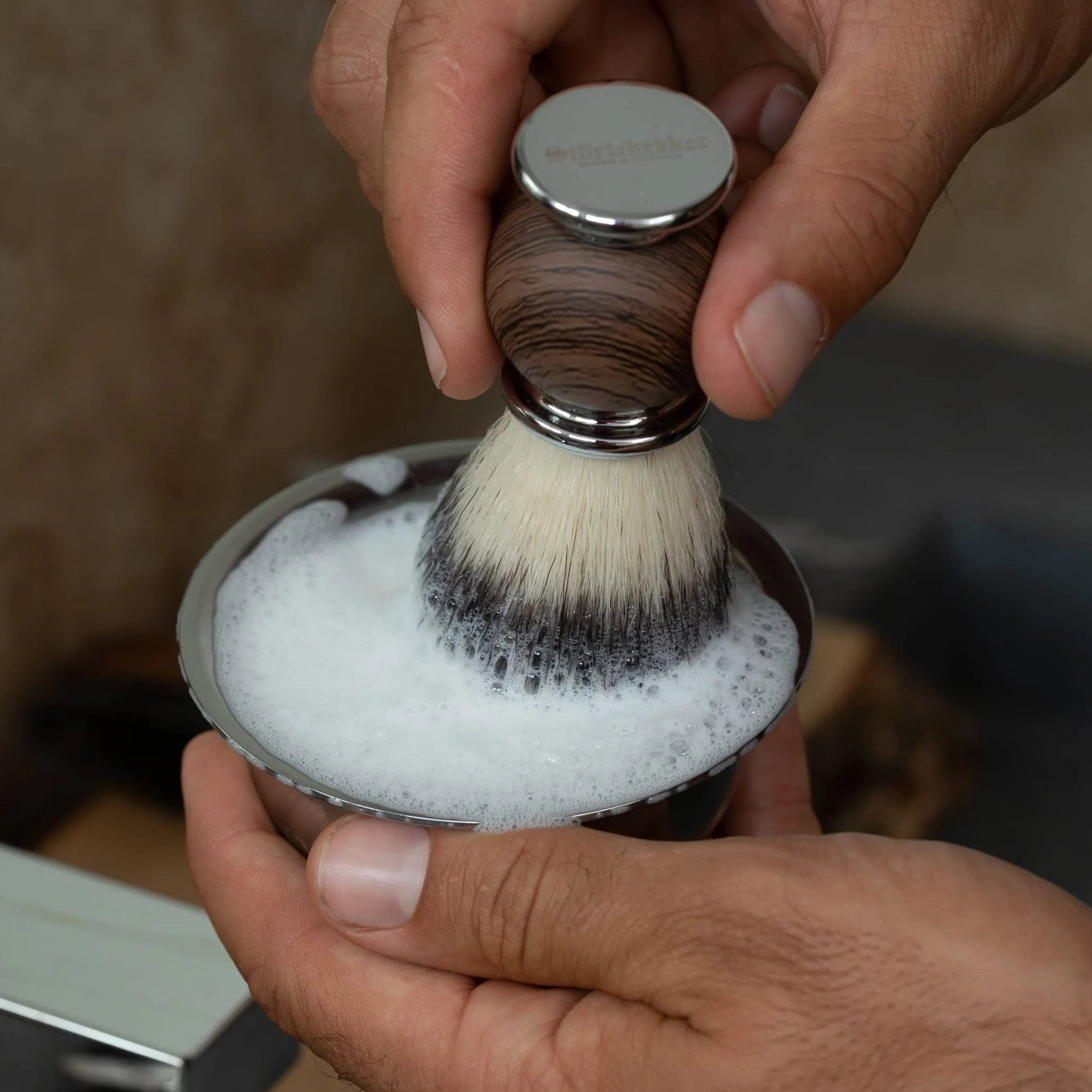 Störtebekker Premium Sapone da rasatura (Sandalo) - per una ricca schiuma da barba - Perfetto per la rasatura con rasoio di sicurezza e rasoio a lama dritta - vegano - fatto a mano (70g, 1pc.)