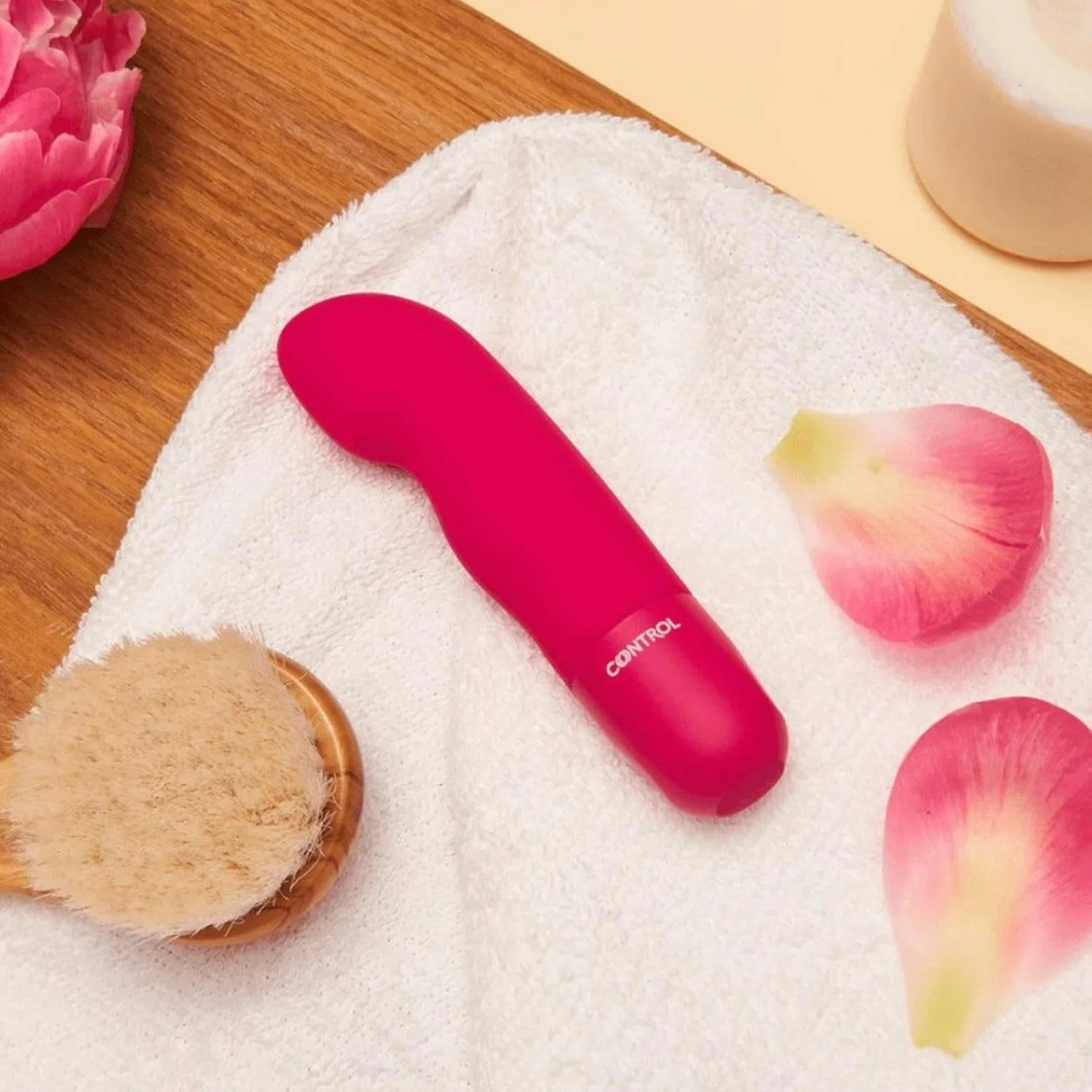 Control Cosmic Pleasure, Mini Stimolatore con Design a Curva, Silicone medico senza Ftalati e Skin Friendly, Impermeabile e sommergibile (IPX7)