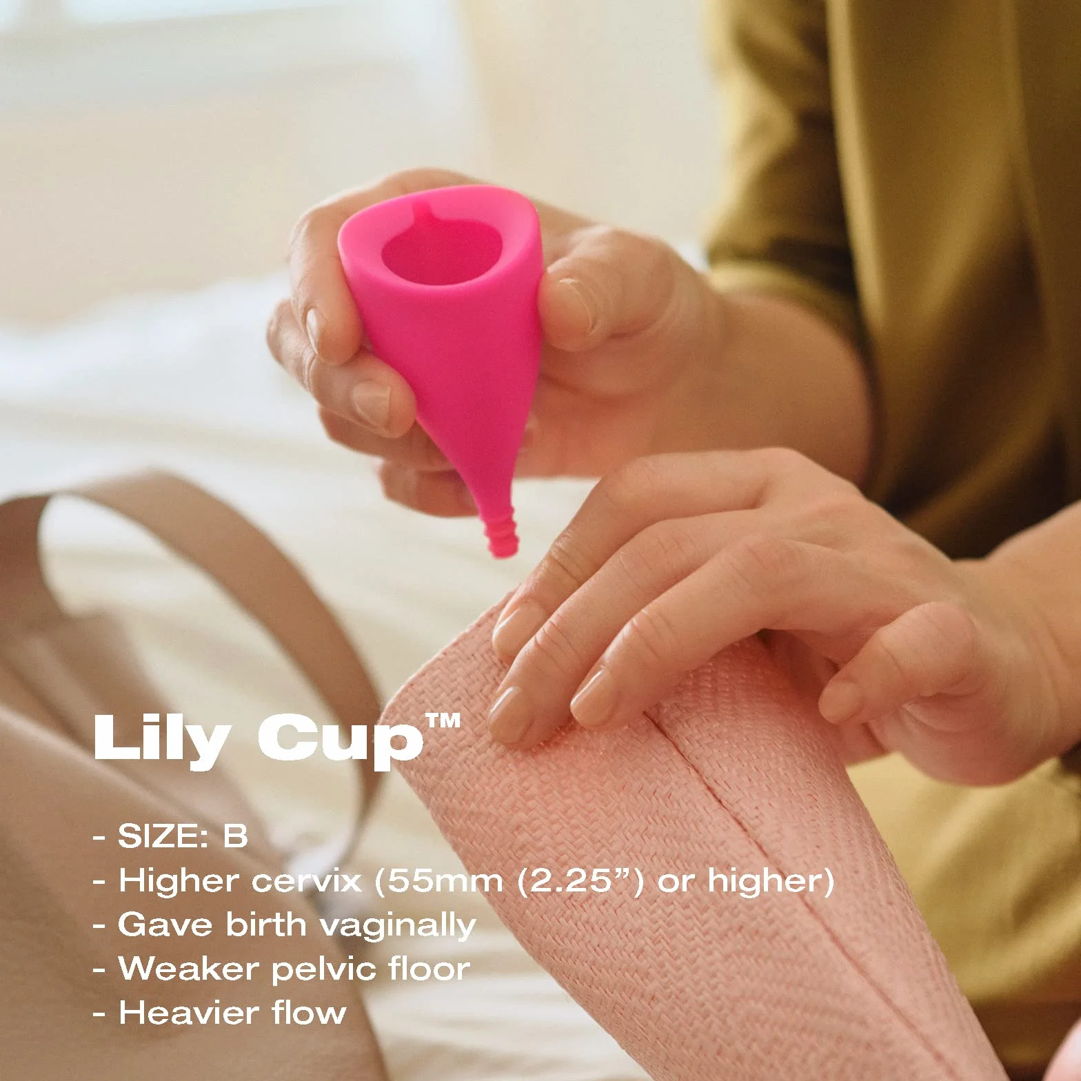 Intimina Lily Cup Size B: Coppetta Mestruale Sottile, Menstrual Cup Utilizzabile per un Massimo di 8 ore, Coppa Mestruale per Raccogliere il Flusso, Coppetta Mestruale Morbida