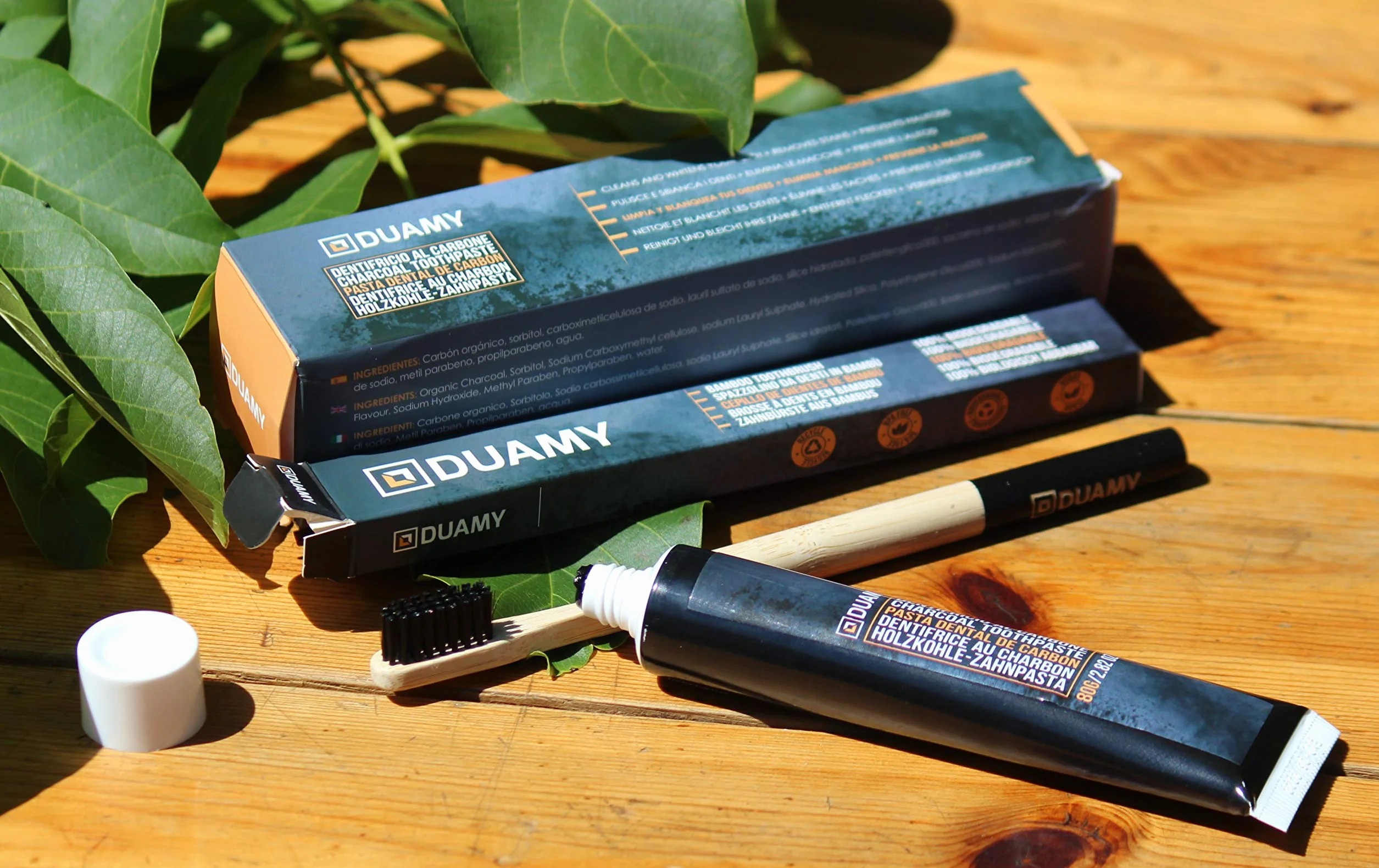 Kit Sbiancante Dentifricio al Carbone Attivo 80g + Spazzolino Bambù Bio Organico Senza Perossido