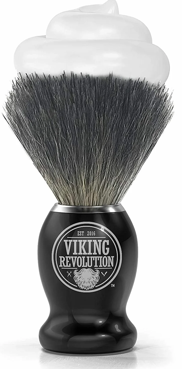 Viking Revolution Pennello Barba in Tasso - Pennello da Barba Rasatura a Umido con Crema e Schiuma da Barba - La Miglior Rasatura con Rasoio di Sicurezza, Rasoio a Doppio Filo o Rasoio Pieghevole